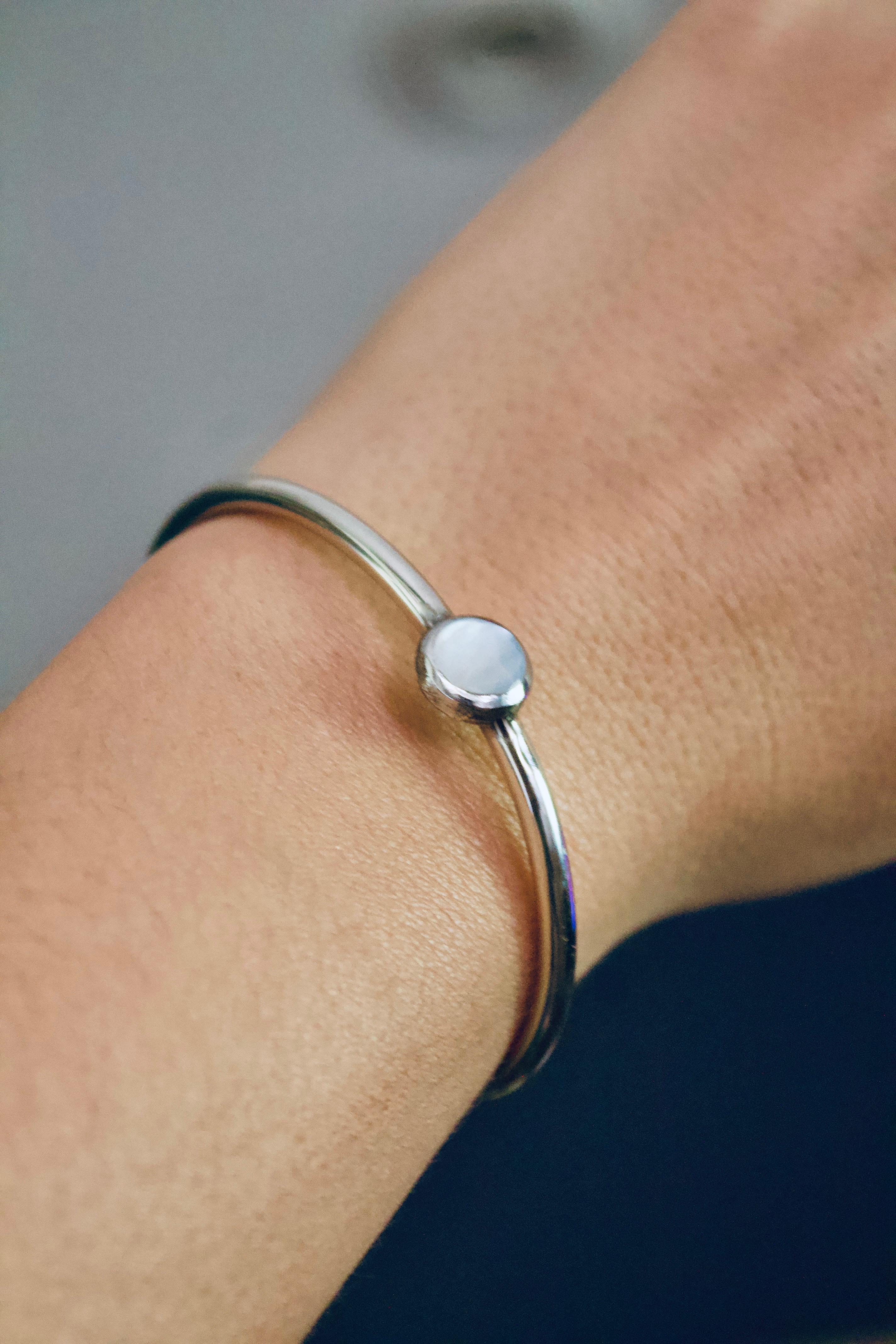 Pulsera Nacar Unico Plateada