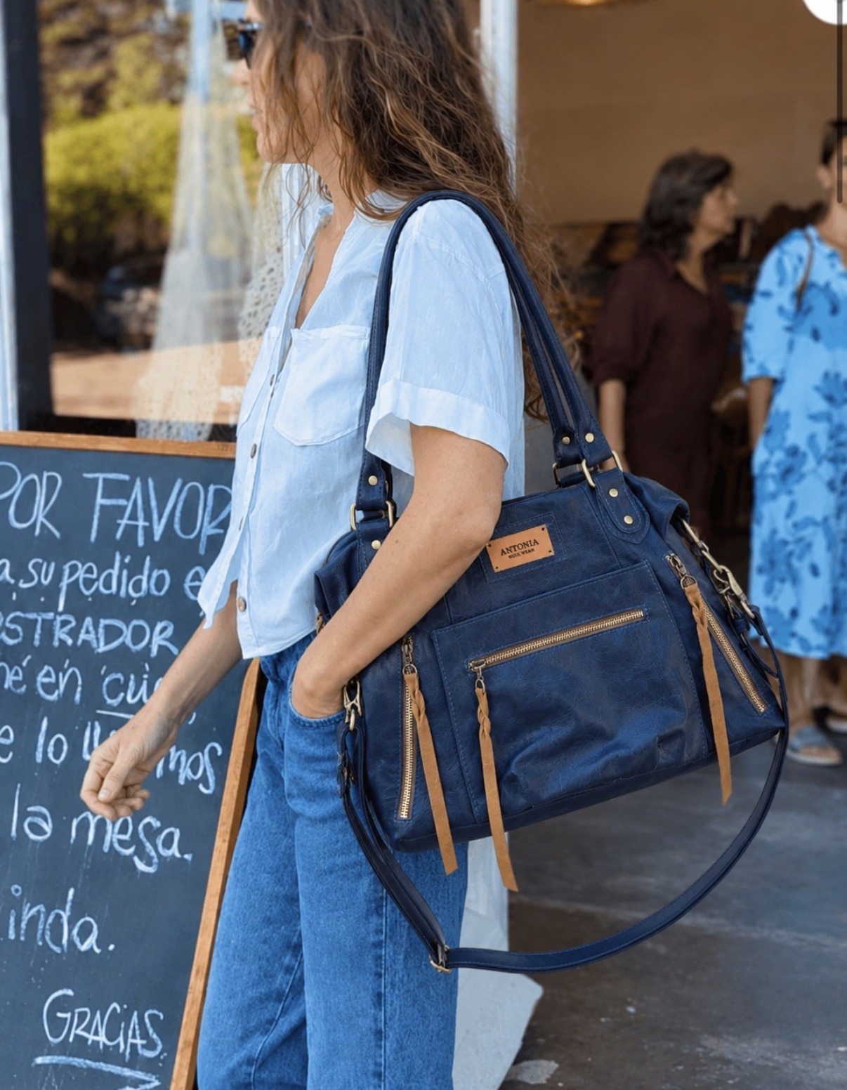 Cartera Revolution leather bag