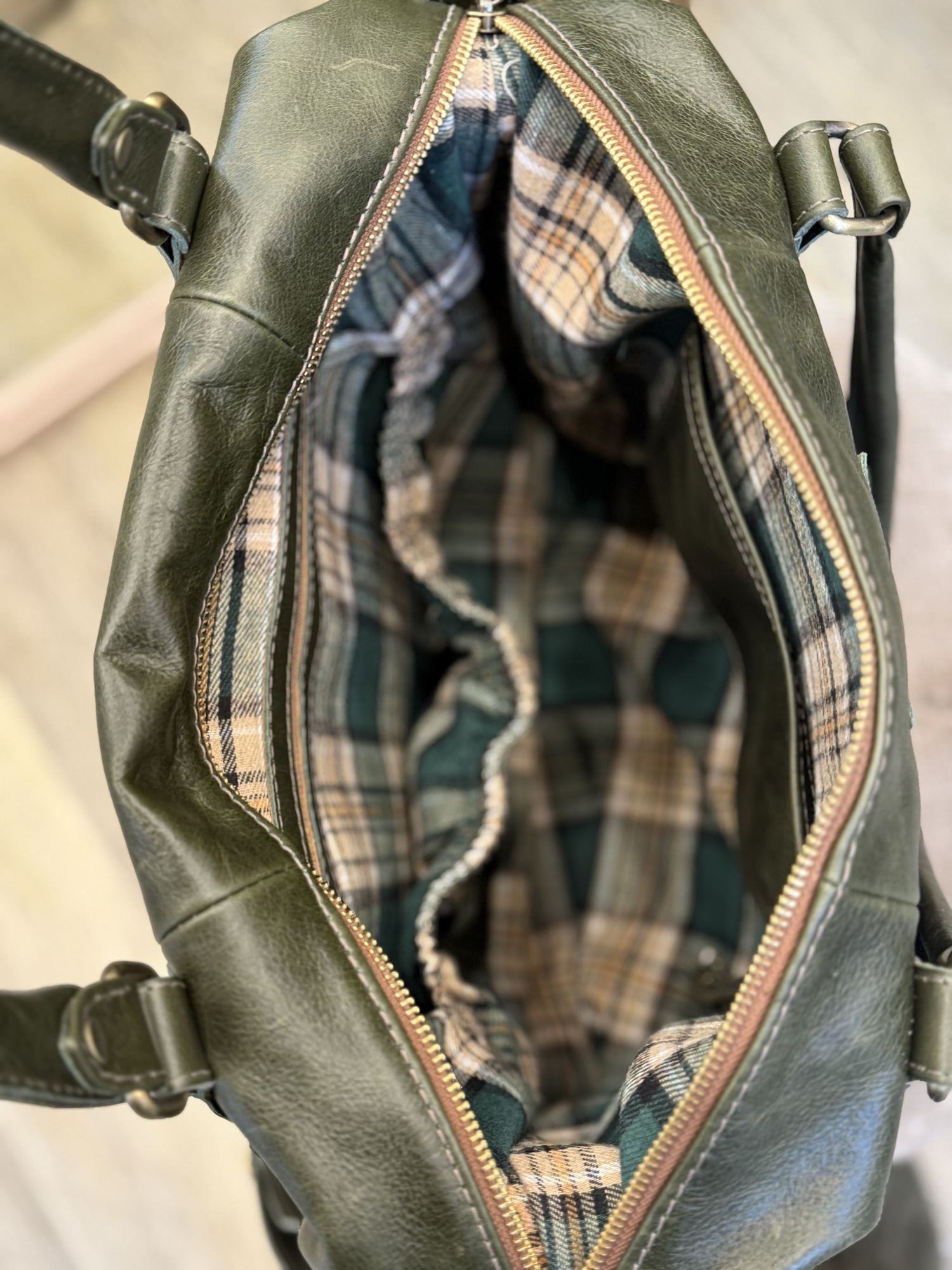 Bolso maternal  de cuero