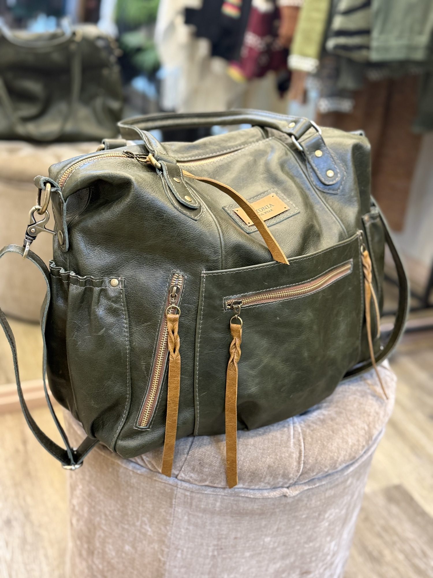 Bolso maternal  de cuero