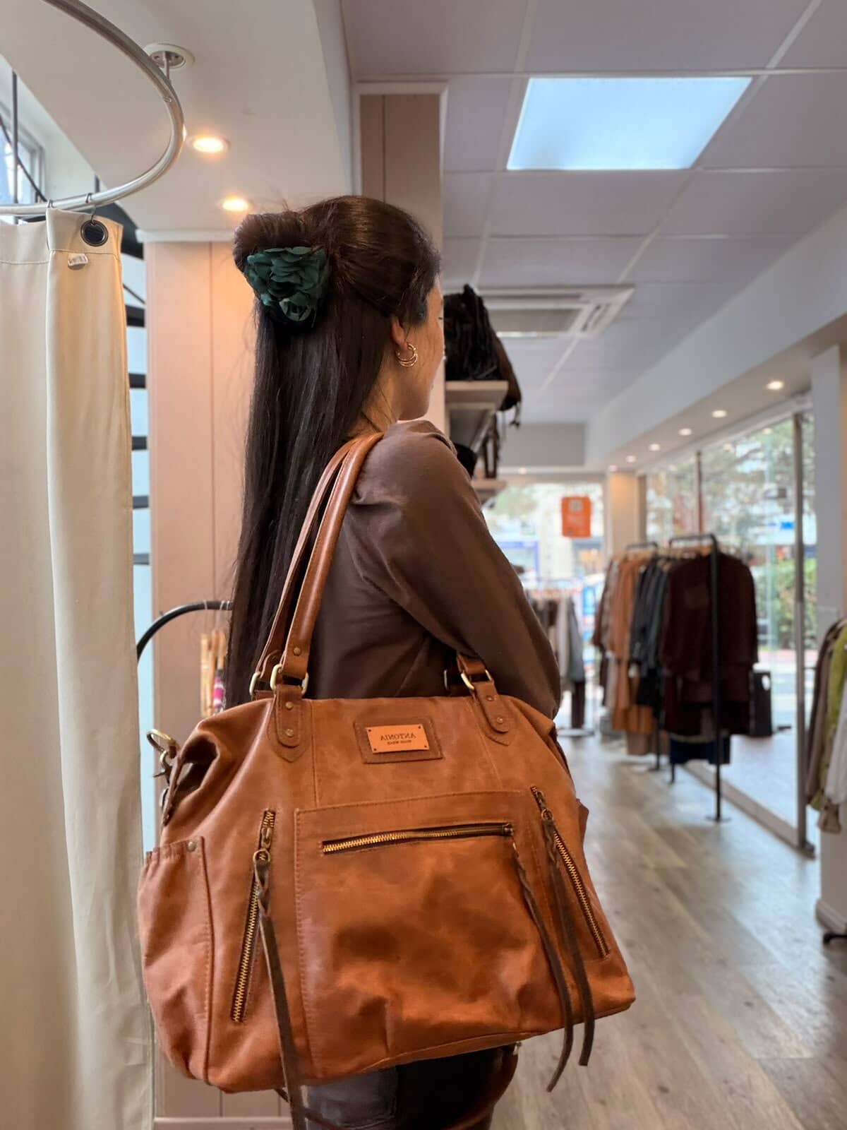 Bolso maternal  de cuero