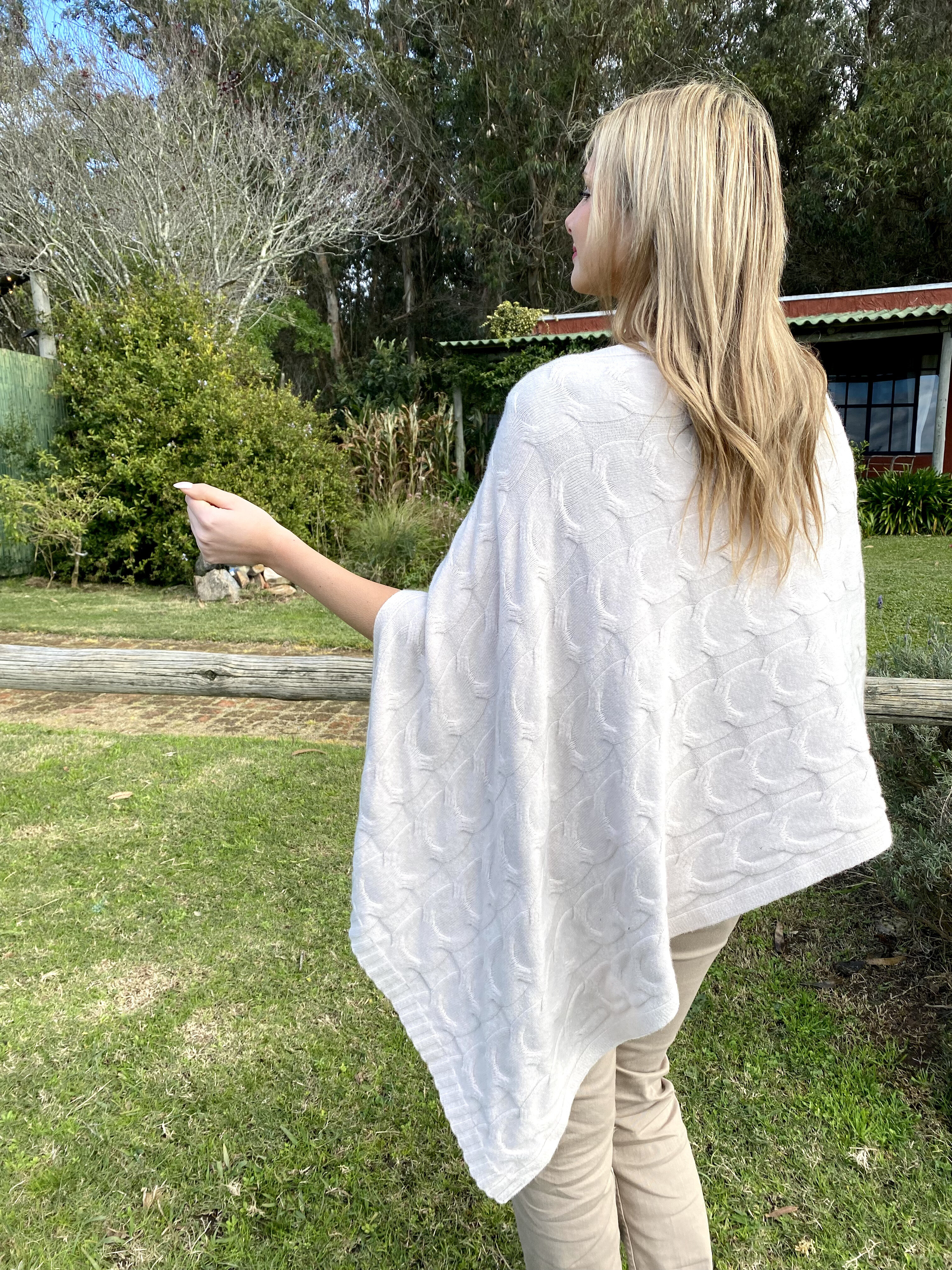 Poncho Carmina