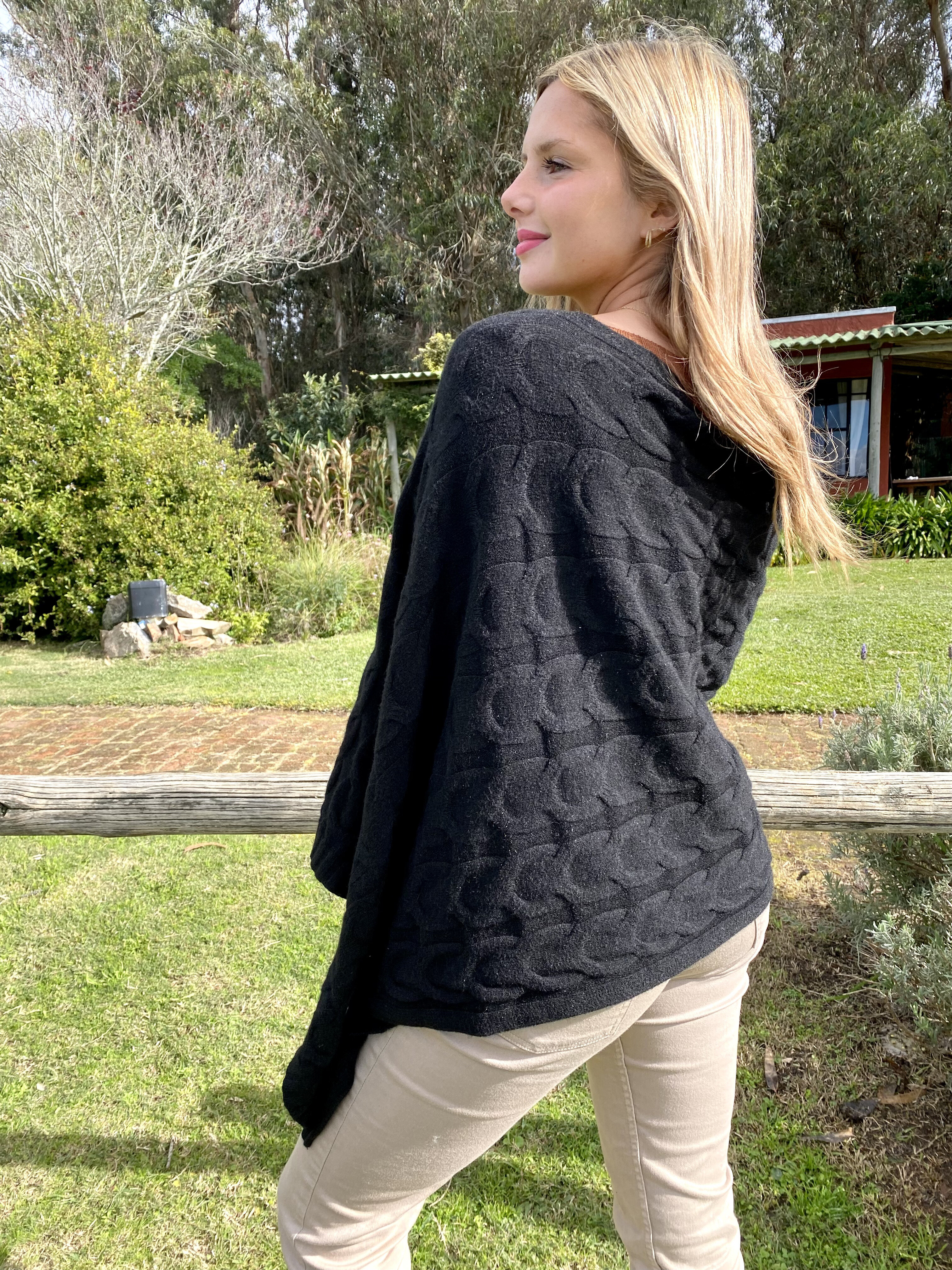Poncho Carmina