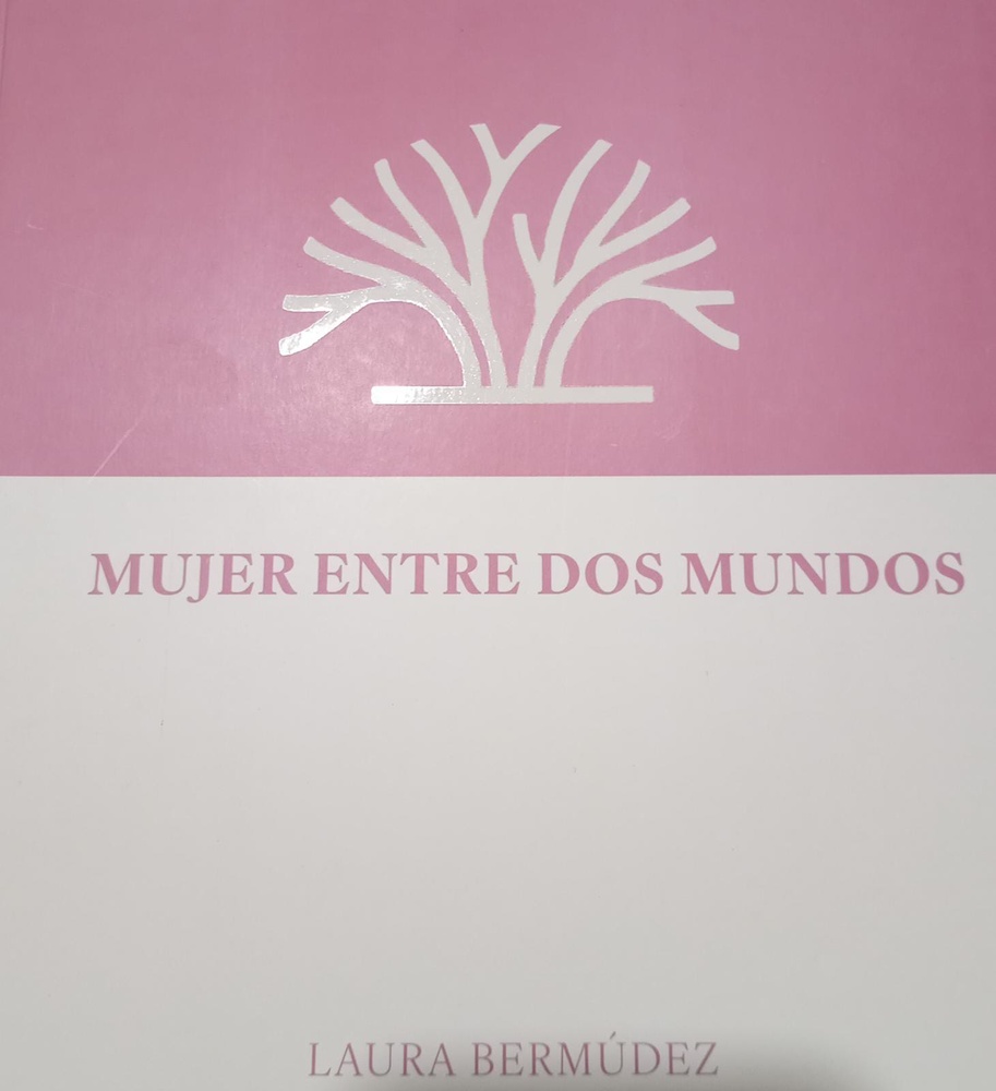 MUJER ENTRE DOS MUNDOS