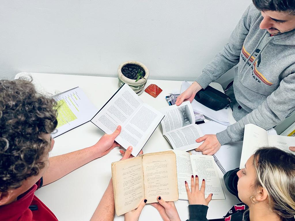 Puro quehacer escénico: la biblioteca Florencio Sánchez