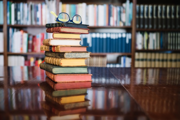Pilas de libros