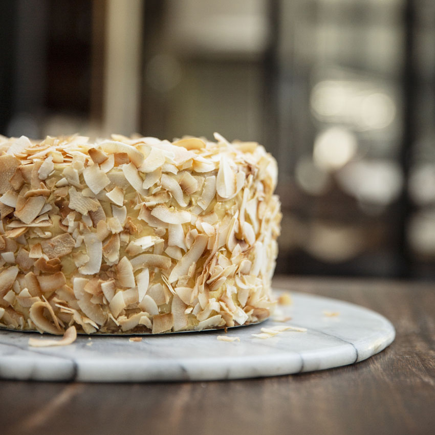 Torta chiffon de maracuyá y coco