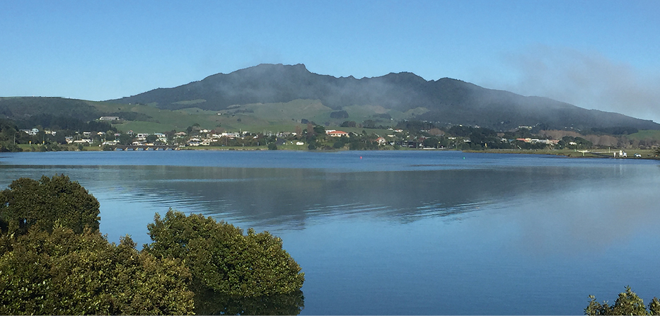 Anne Carson y un sueño vidriado en Raglan, Nueva Zelanda