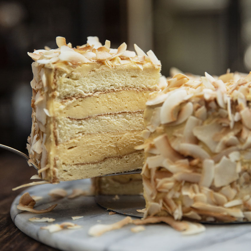 Torta chiffon de maracuyá y coco