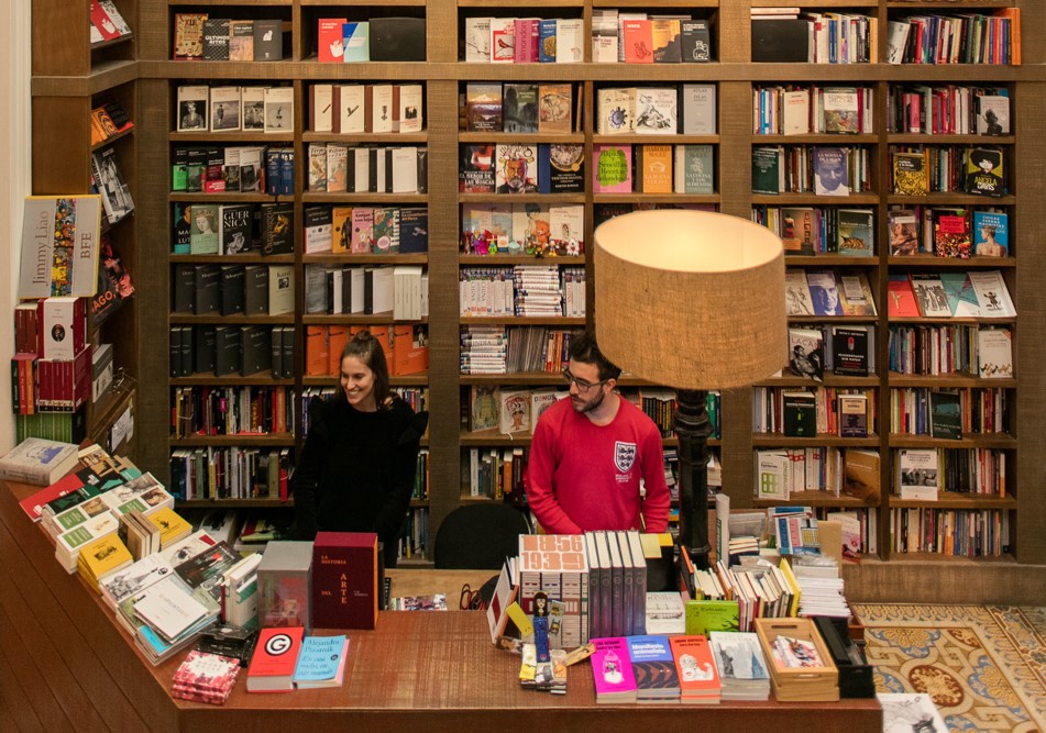 Lectores buscan escritores: el librero como conector atento