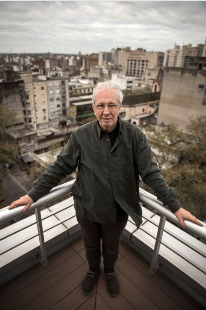 Leé un fragmento de «Archipiélago», de Roberto Echavarren (Uruguay)