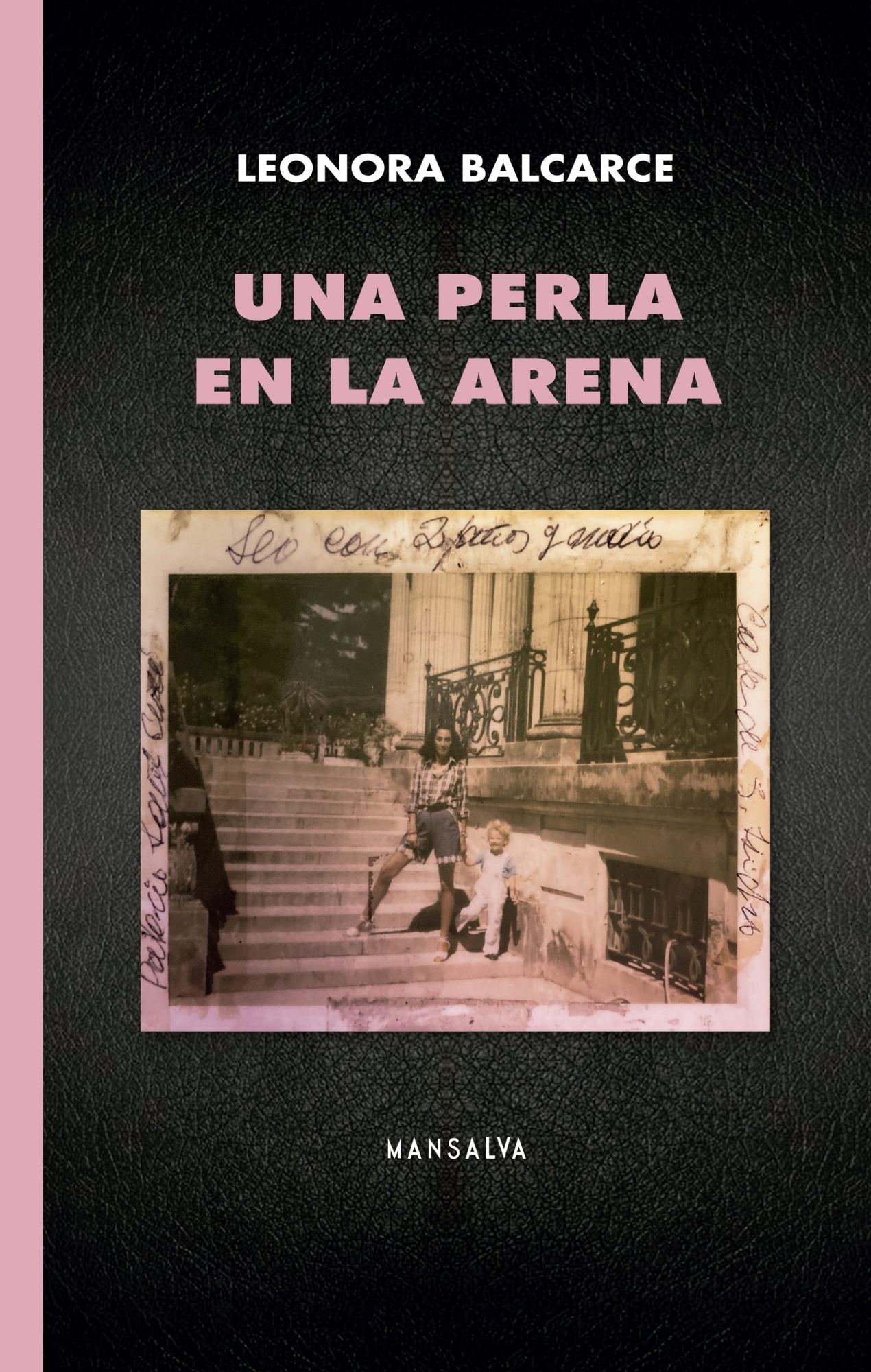 PERLA EN LA ARENA, UNA