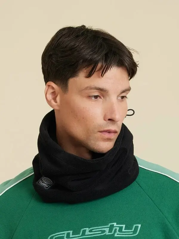 Cuello Rusty Pantai – Negro