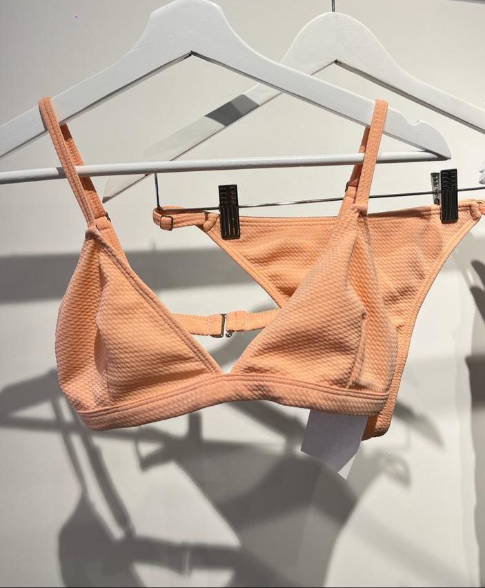 Conjunto texturado con less