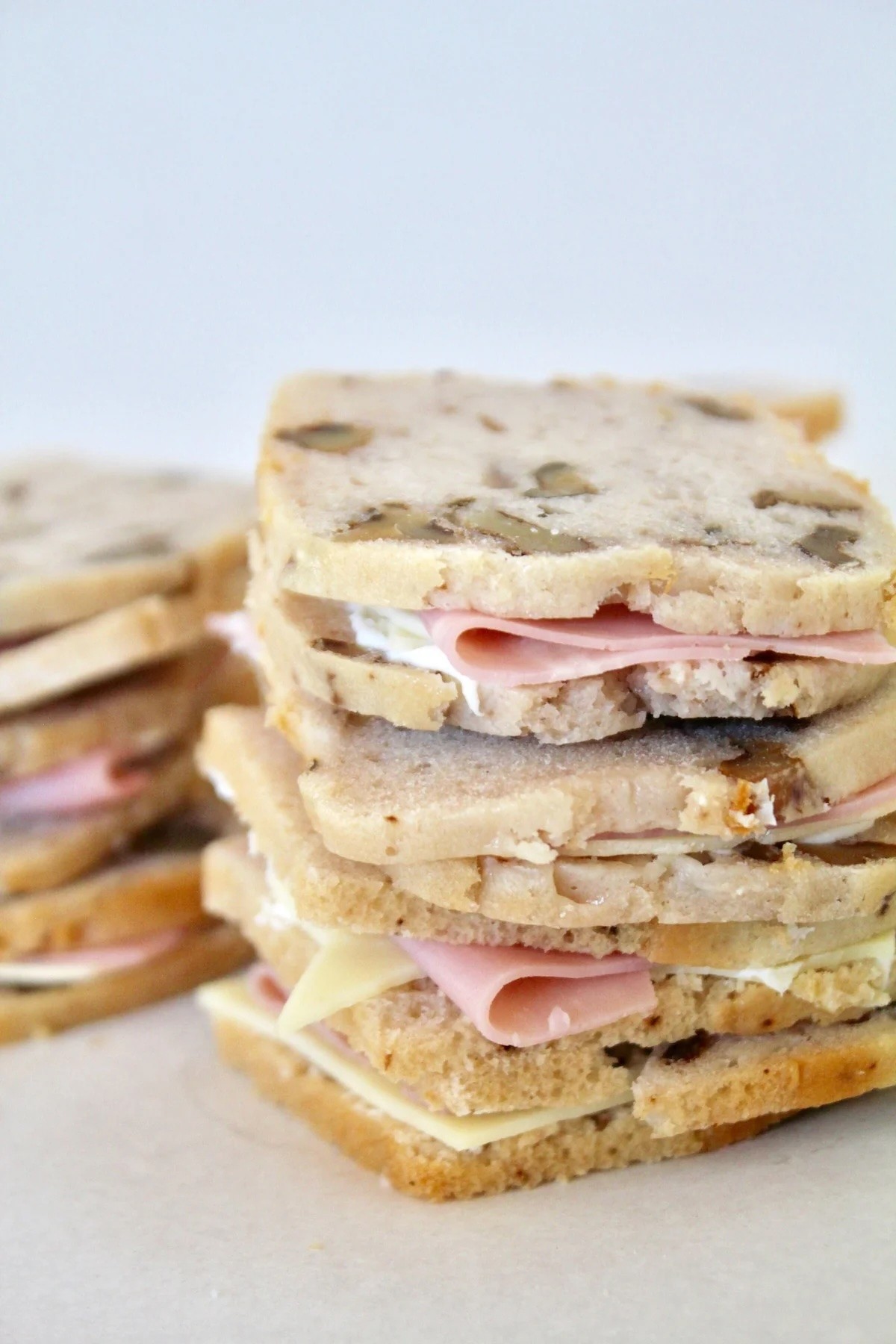 Sandwich de pan de nuez mini