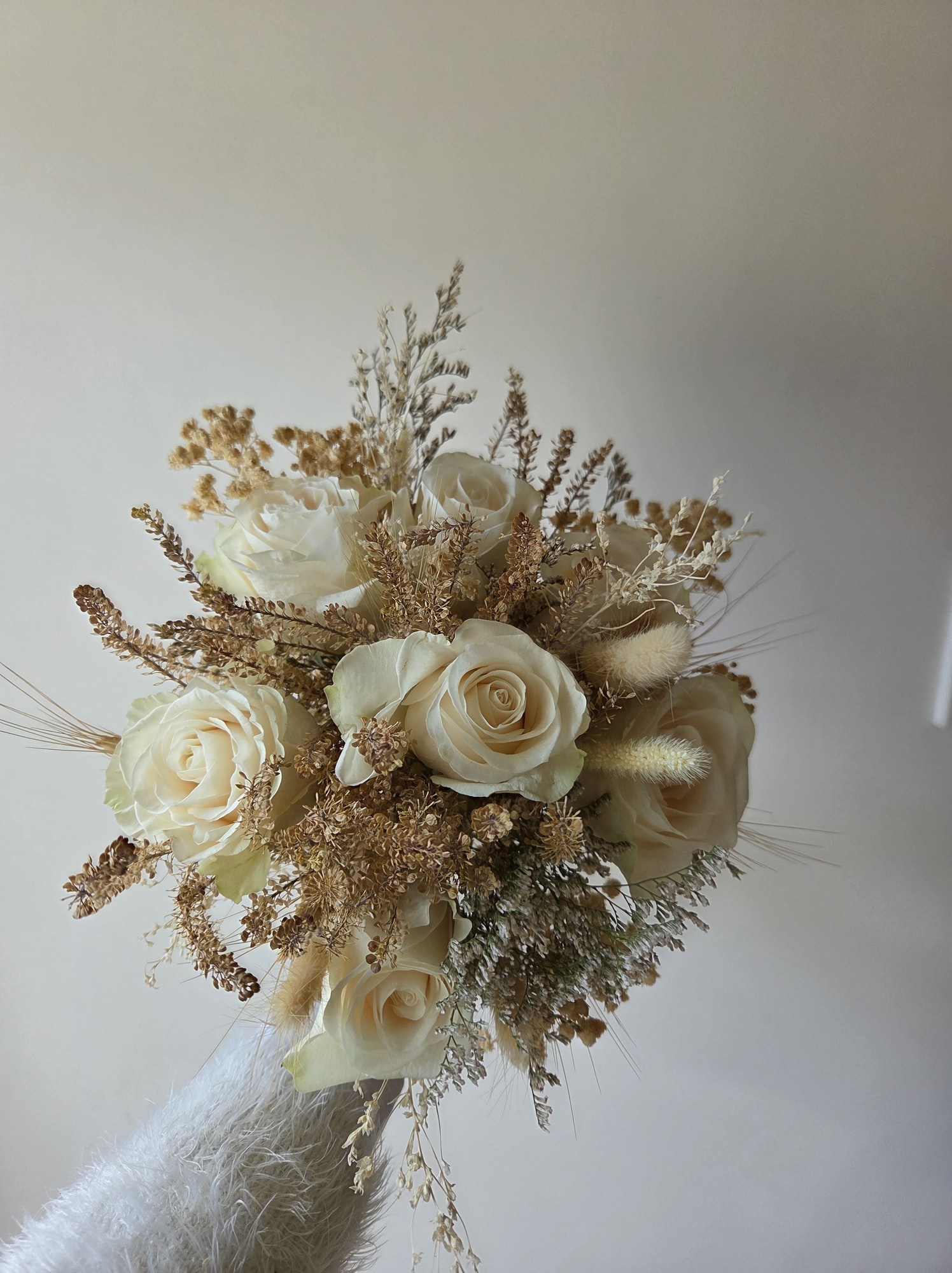 Ramo de novia en rosas y elementos secos