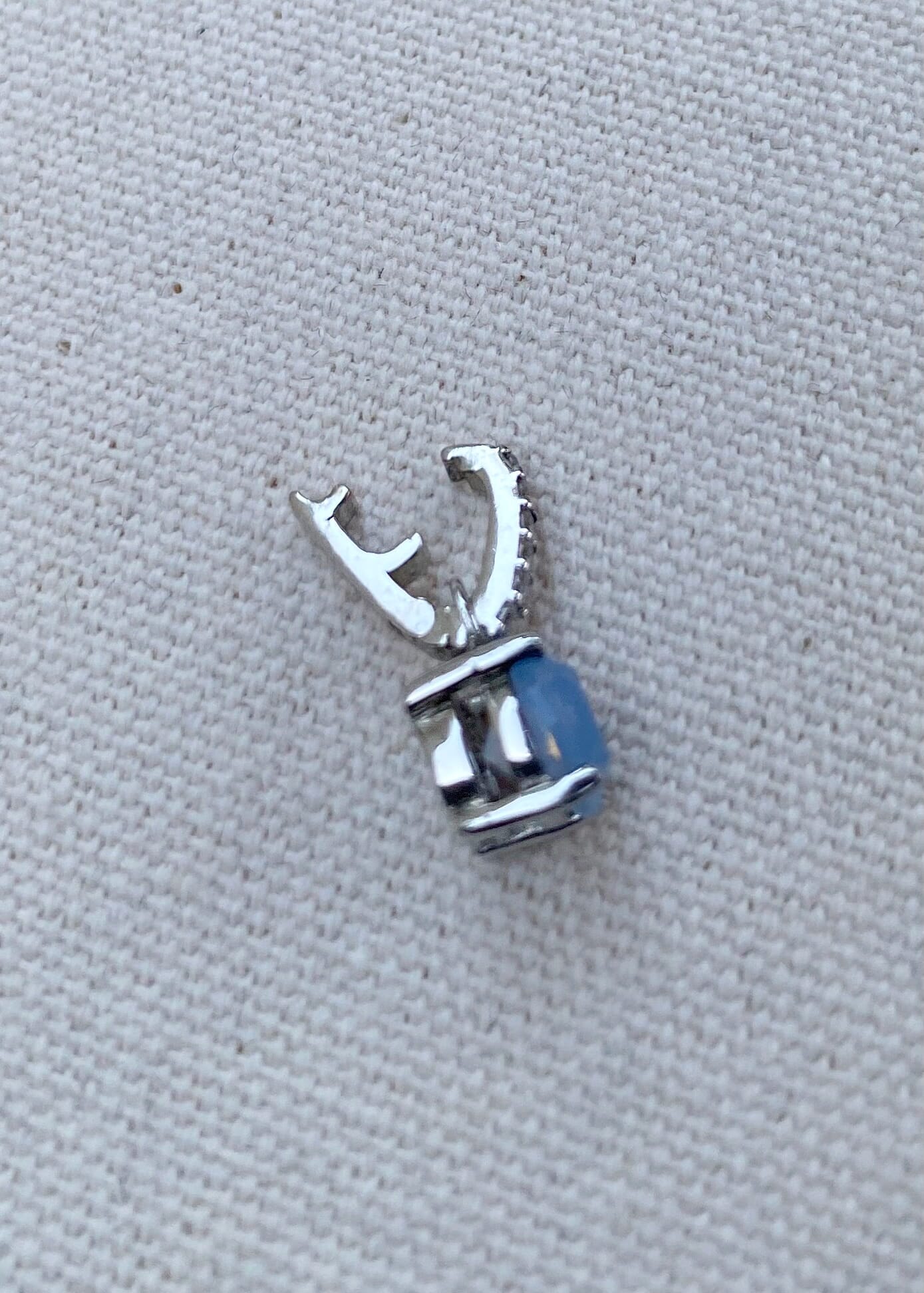 Dije en Plata 925 con cristal Swarovski color azul opalo y zirconia