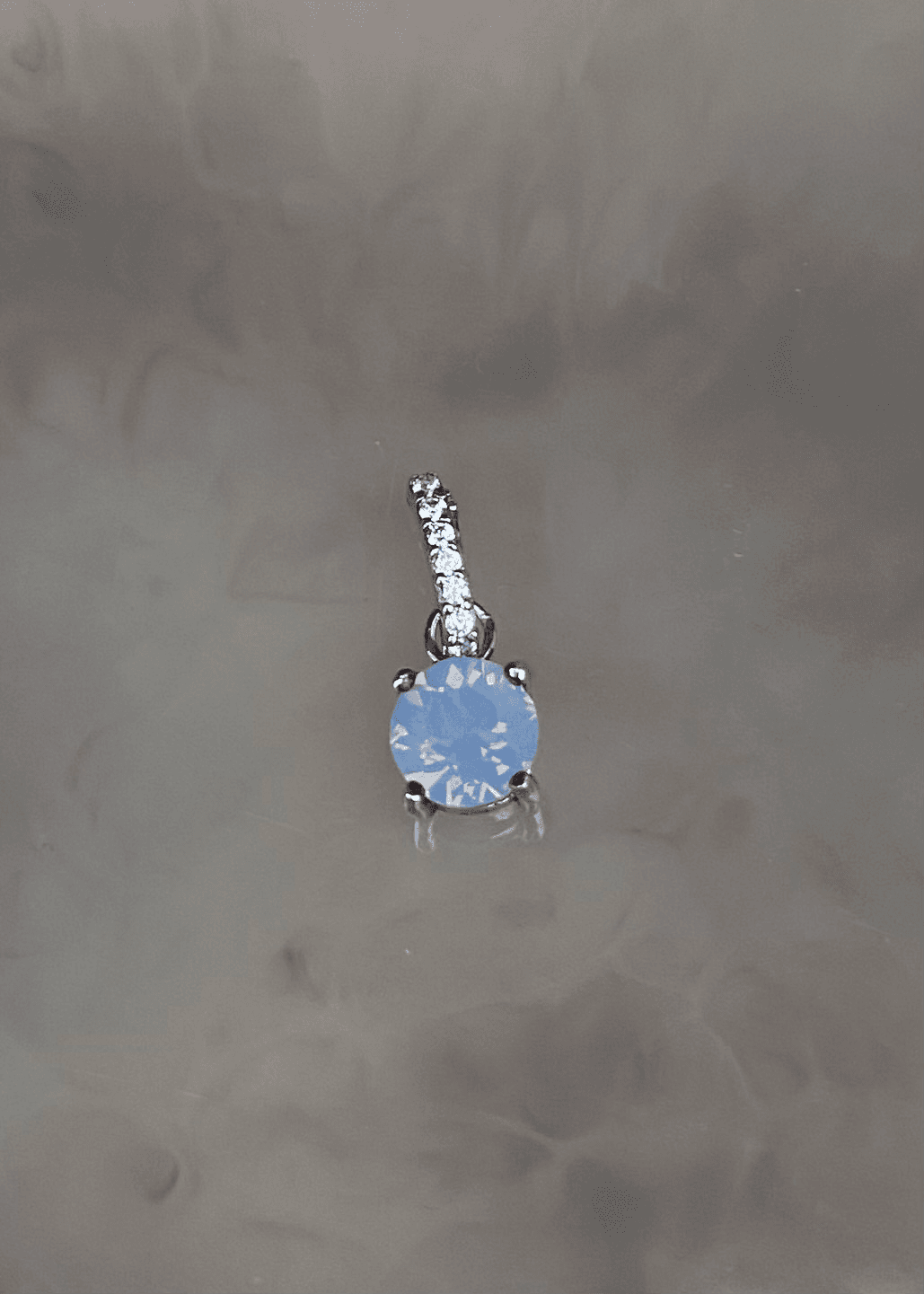 Dije en Plata 925 con cristal Swarovski color azul opalo y zirconia