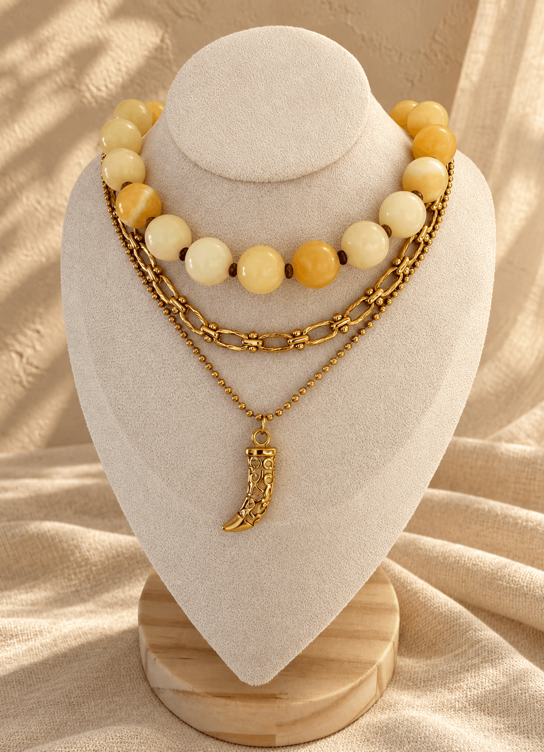 Collar PRAGA en acero dorado
