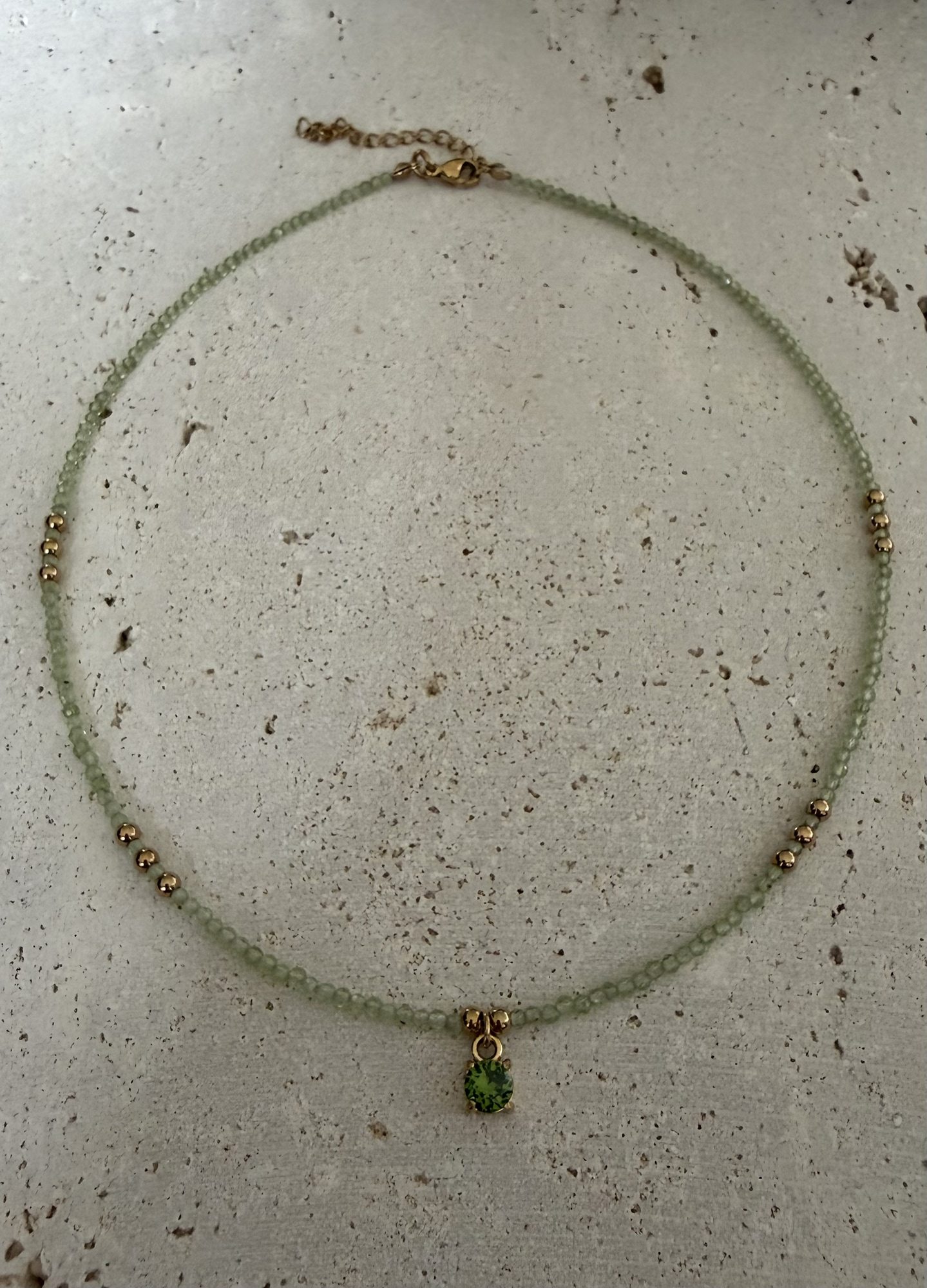 Collar KIWI en acero y piedras naturales