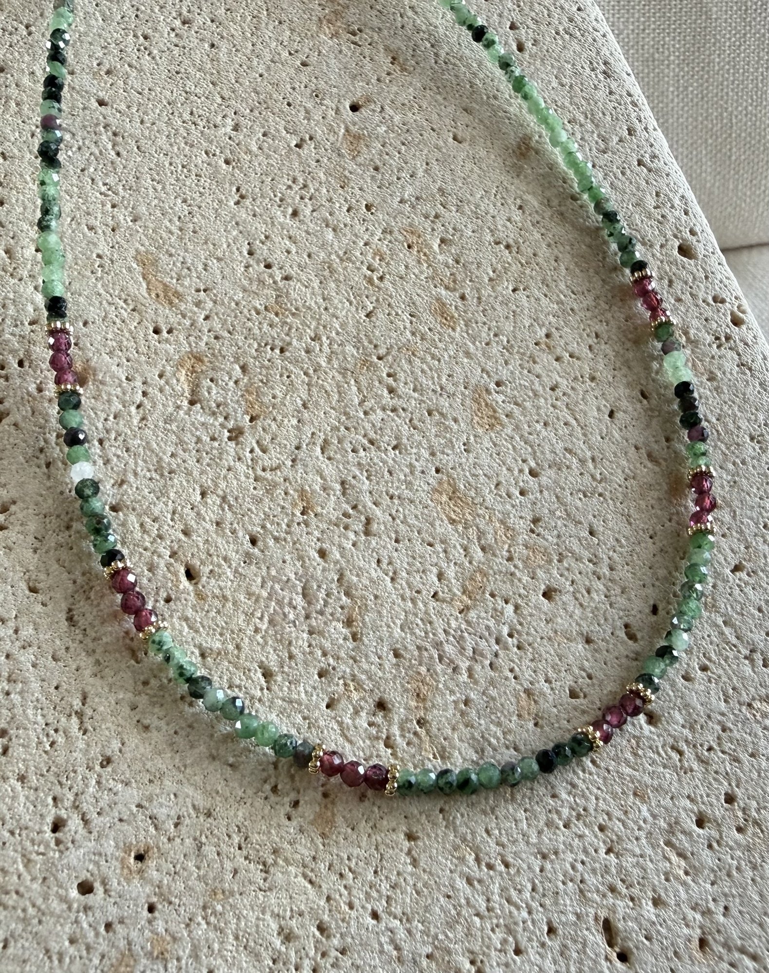 Collar OLIVA en acero y piedras naturales