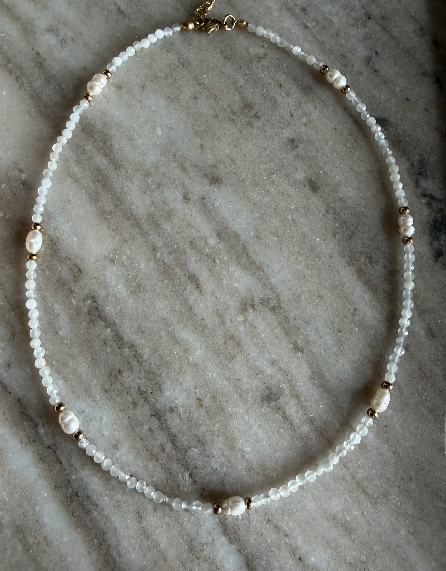 Collar RIO en acero, piedras naturales y perlas de río