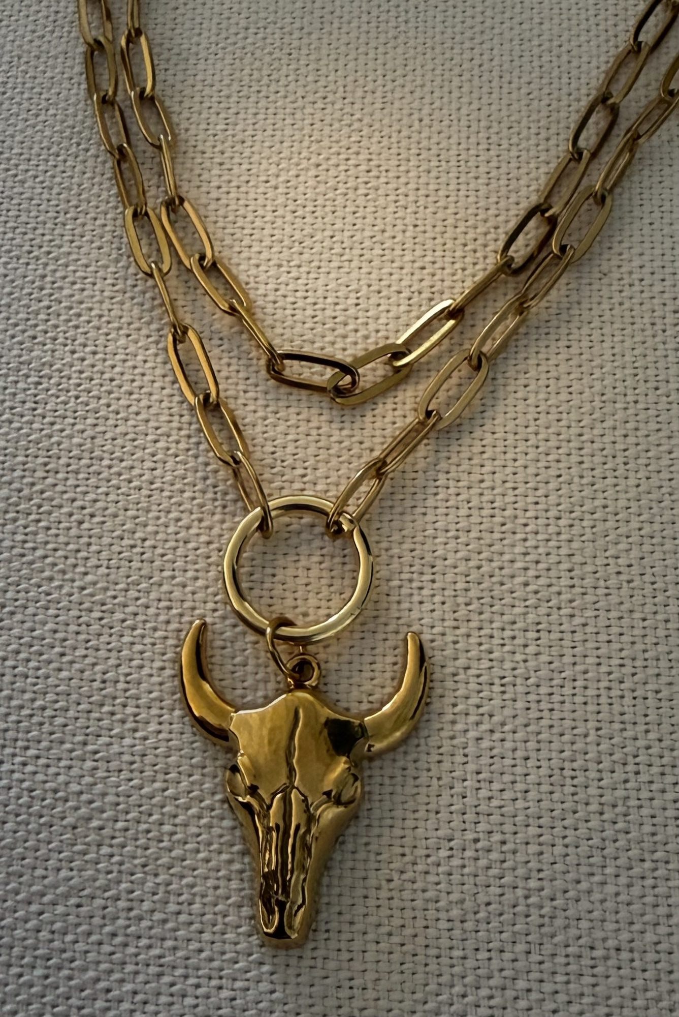 Collar BULL en acero dorado