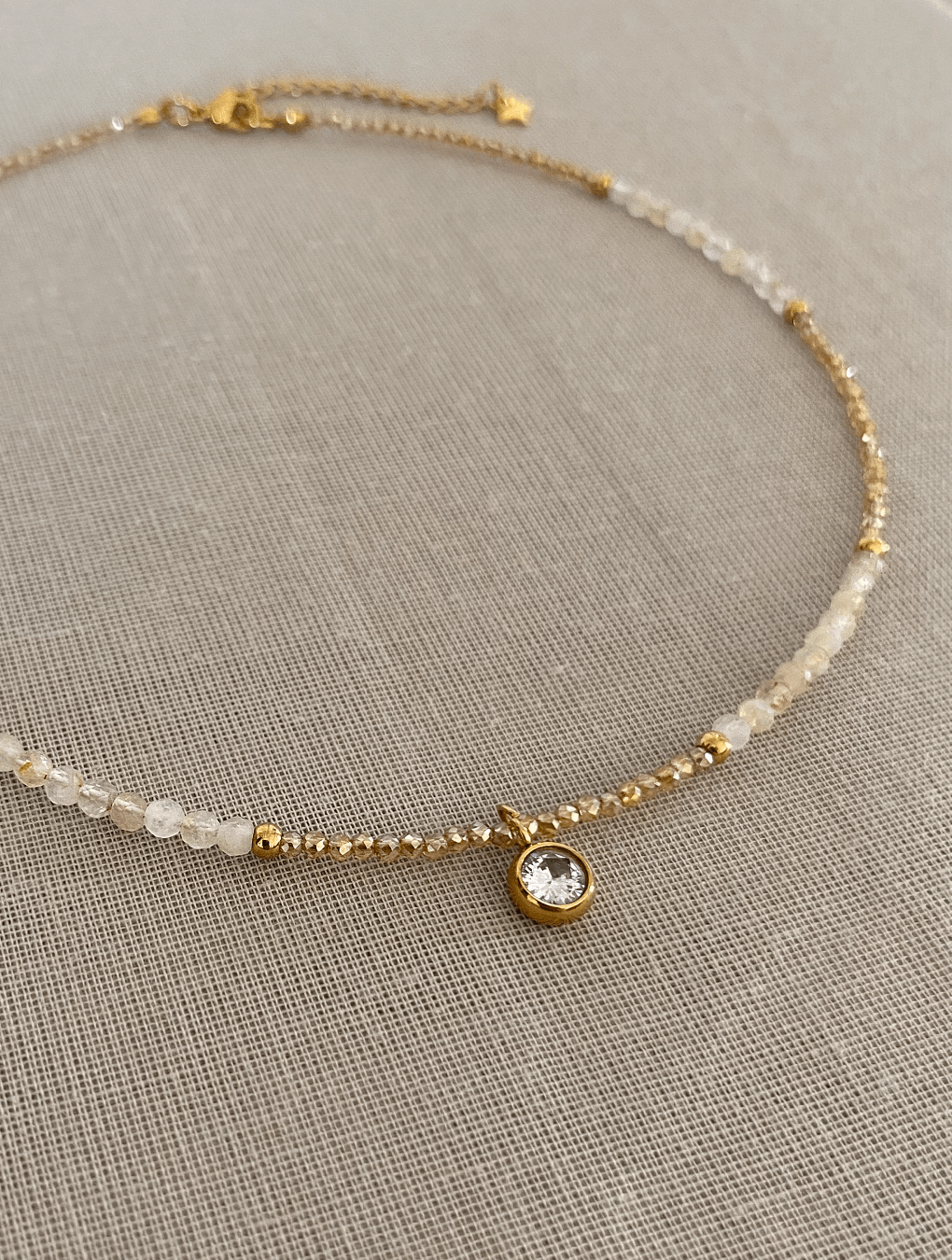 Collar CAMILLE con cristales y piedras naturales