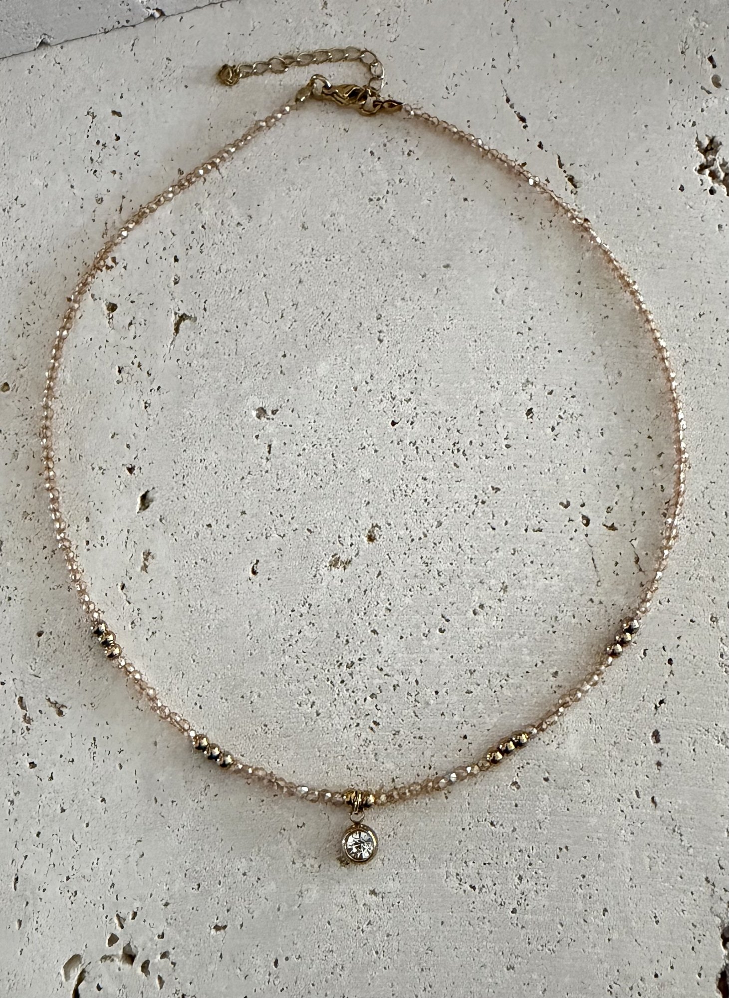 Collar BARI en acero y cristales