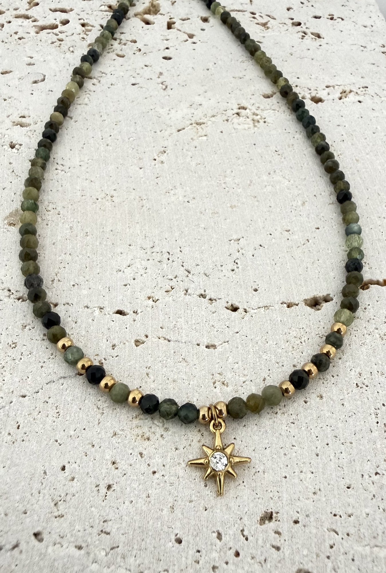 Collar LIMA en acero y piedras naturales