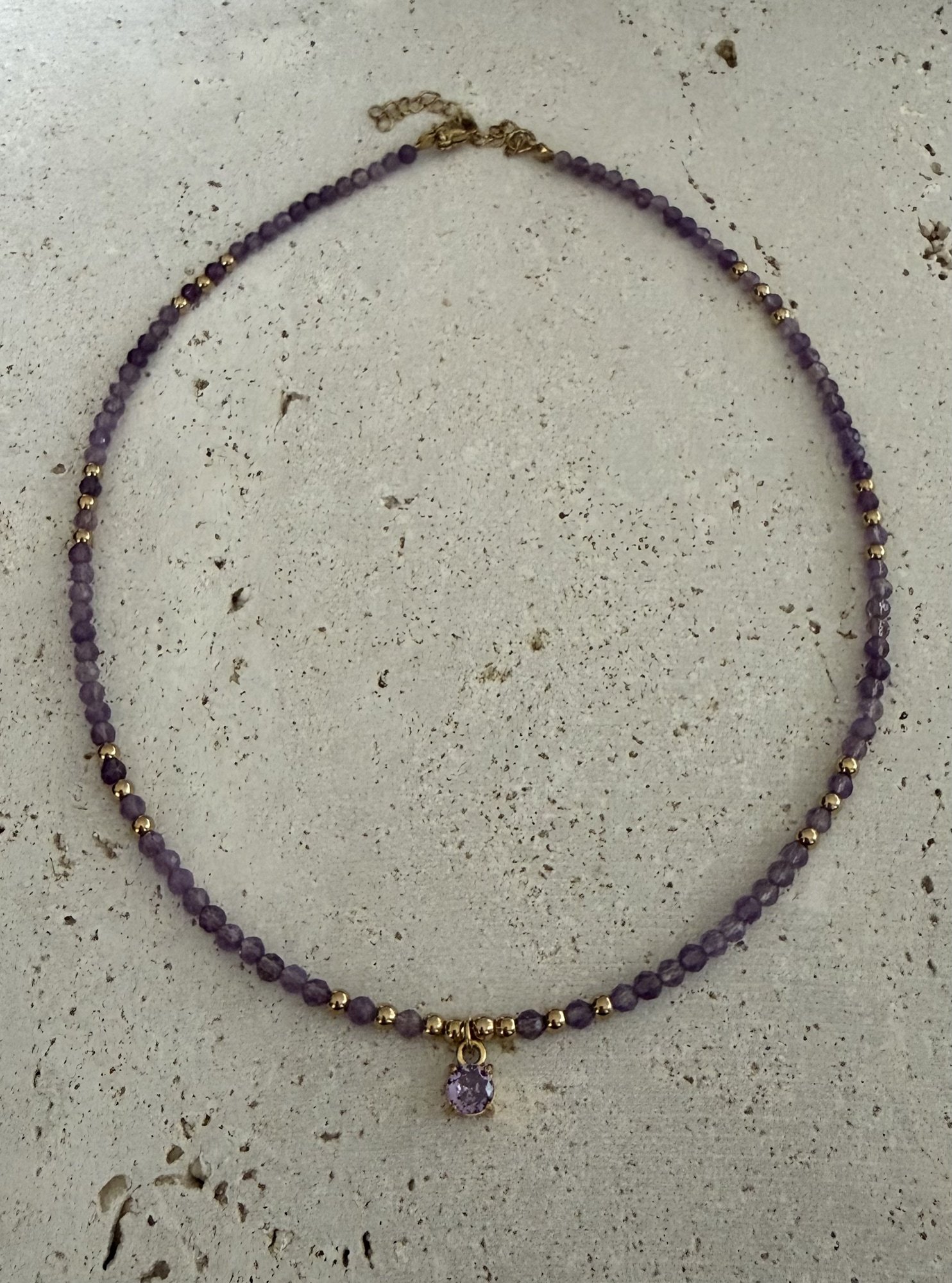 Collar VIOLETA en acero y piedras naturales
