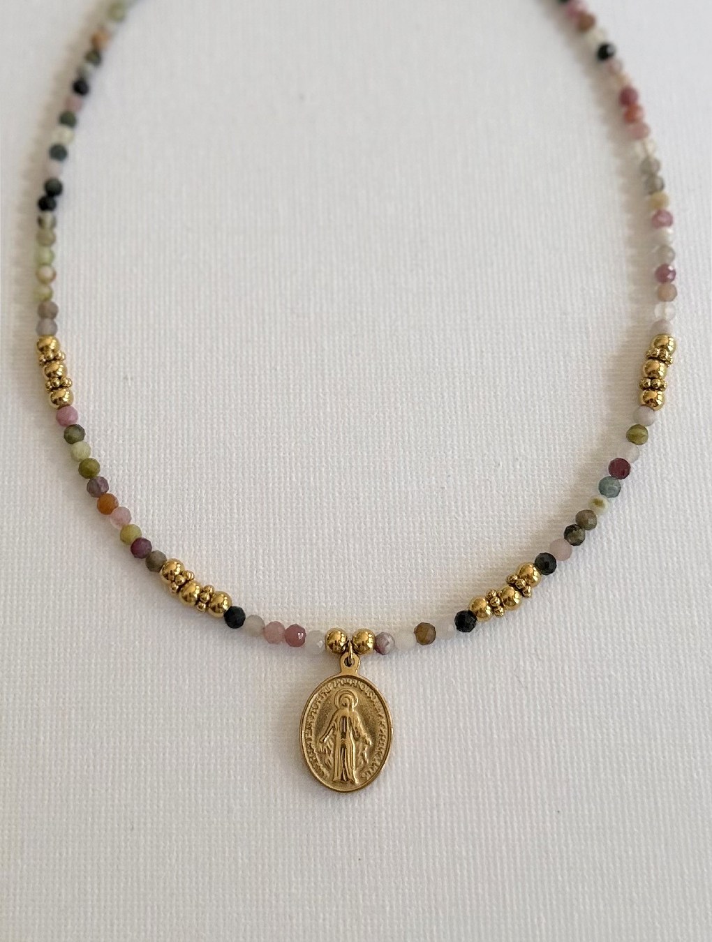Collar FE en acero y piedras naturales
