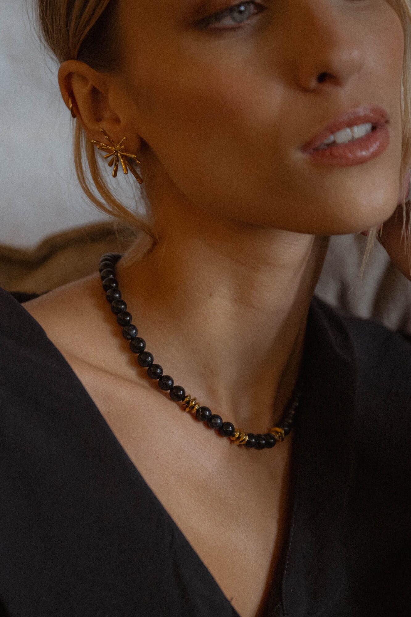 Collar NERO en acero y piedras naturales