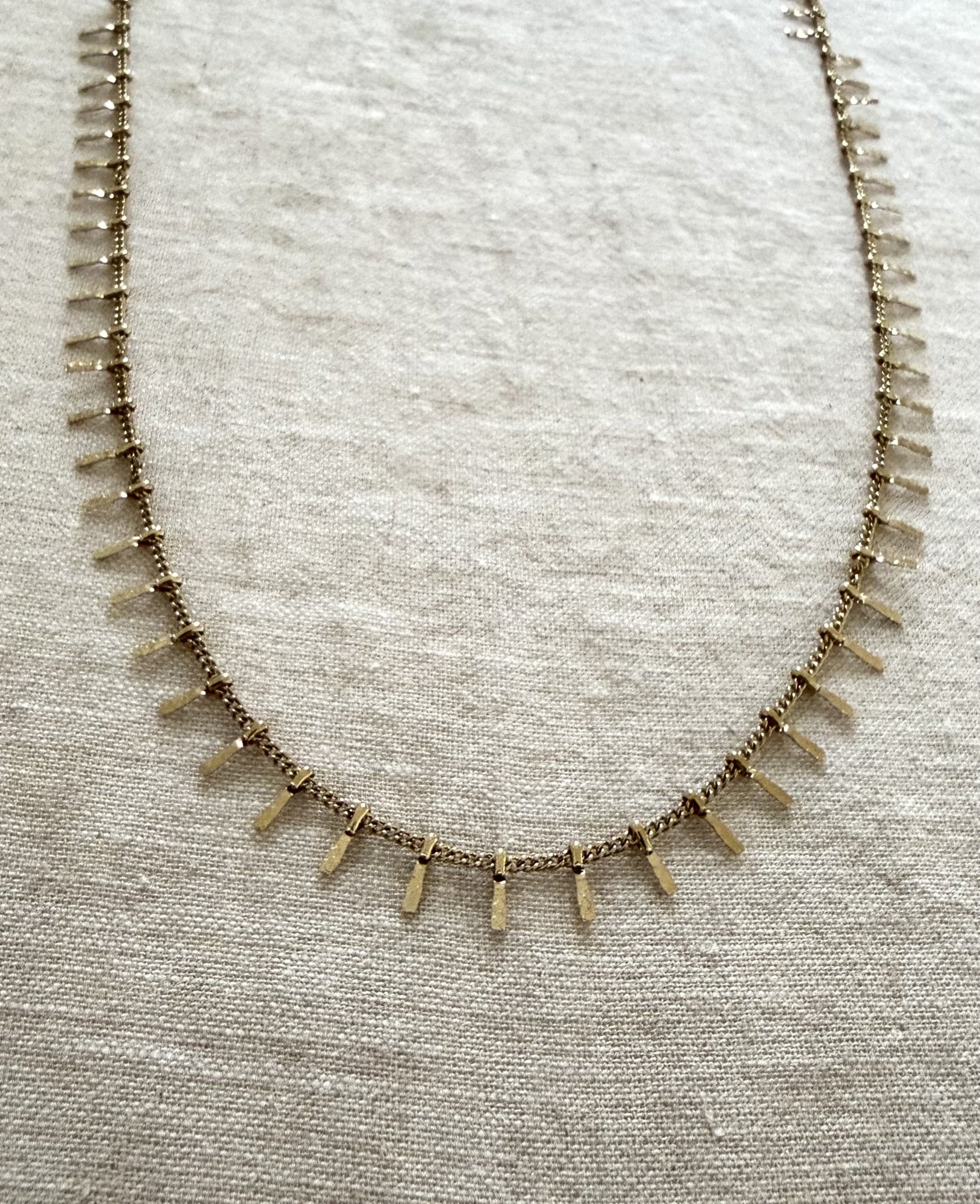 Collar TRIGAL en acero