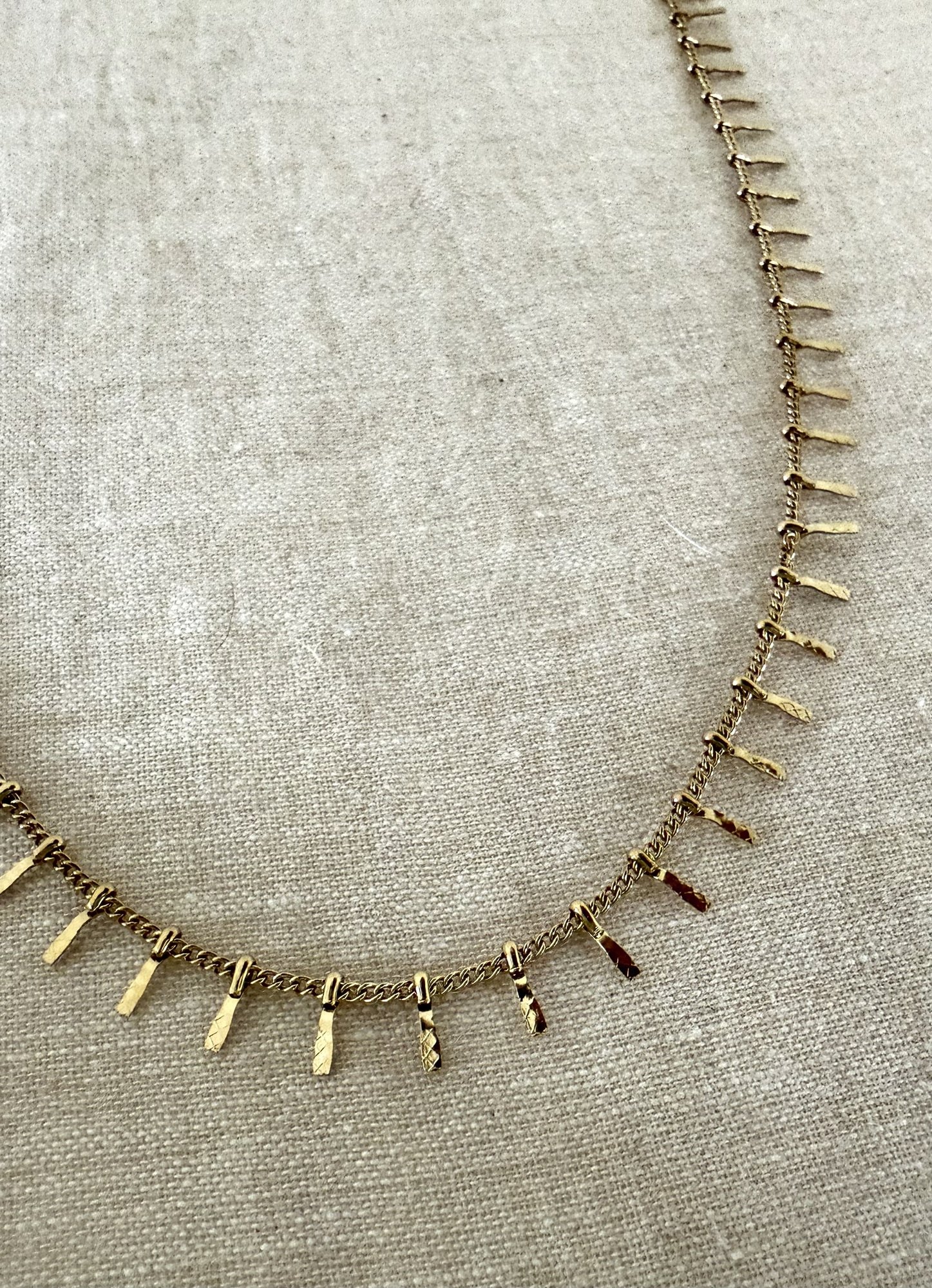 Collar TRIGAL en acero