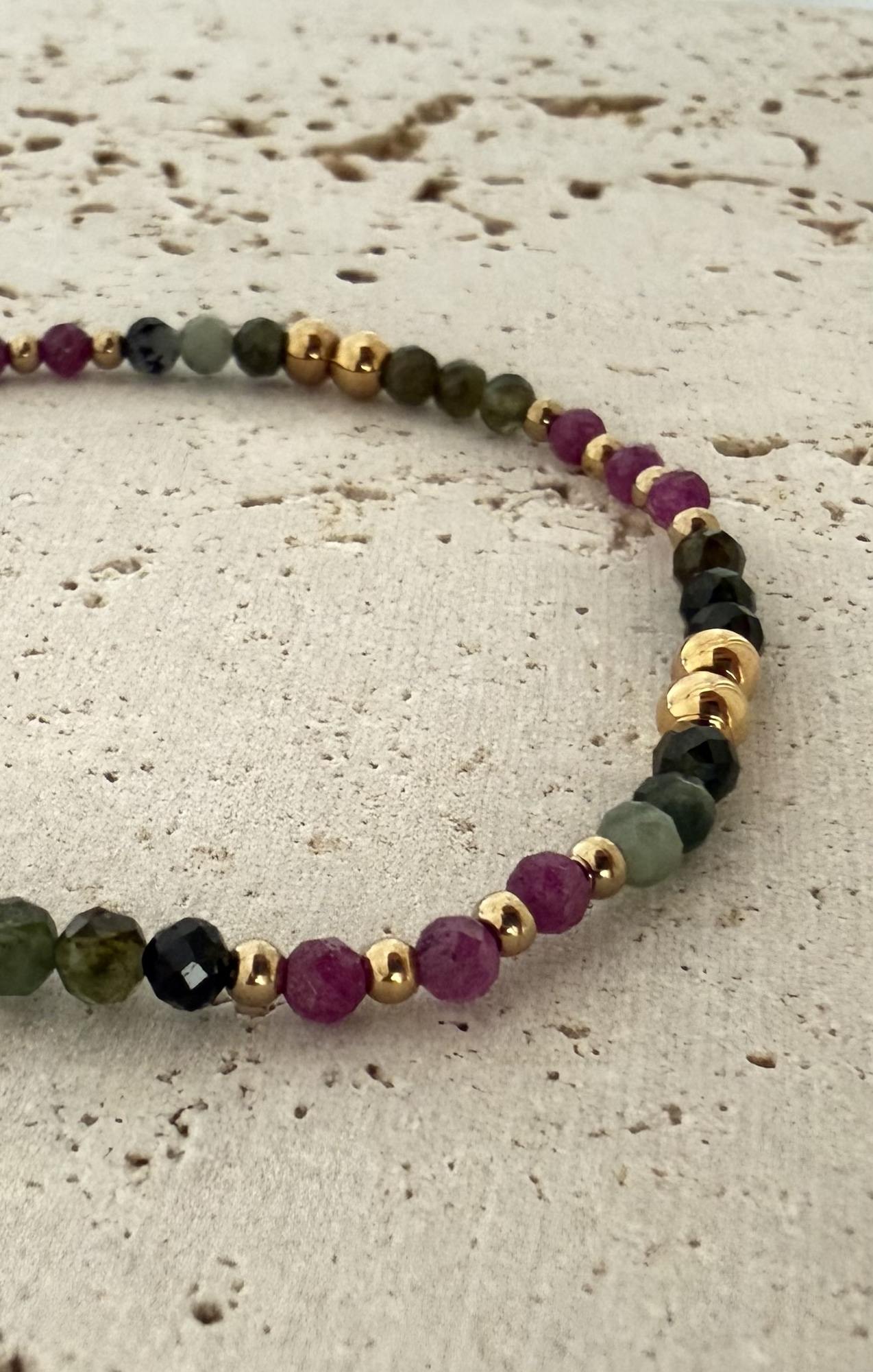 Pulsera ALBA en acero y piedras naturales