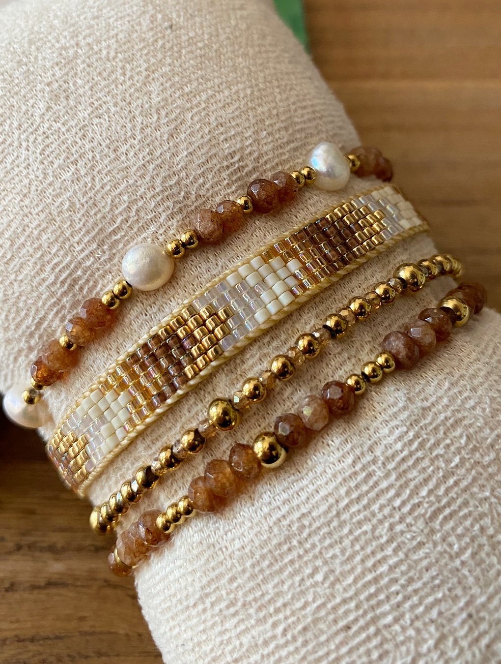 Pulsera CANELA en acero y piedras naturales