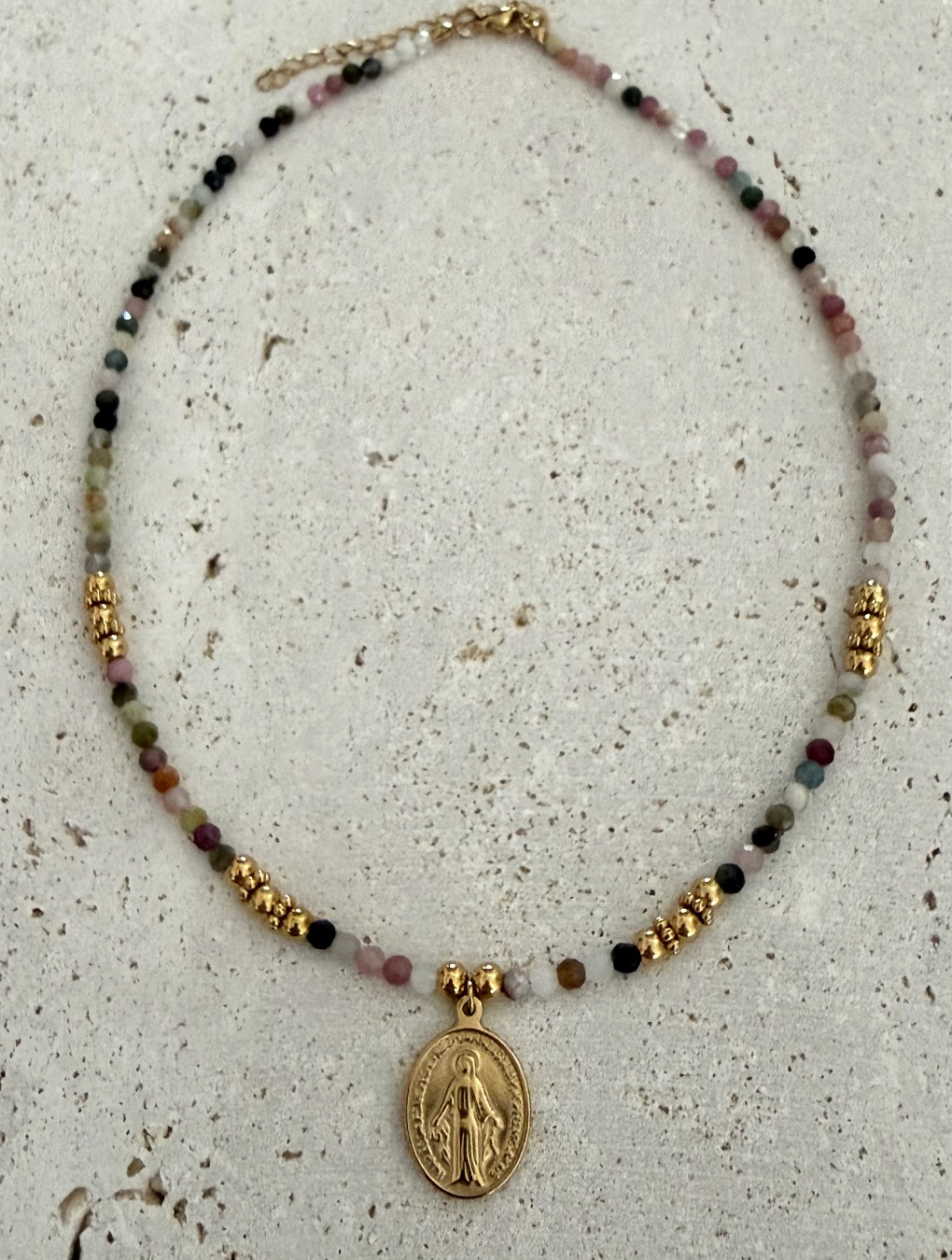 Collar FE en acero y piedras naturales