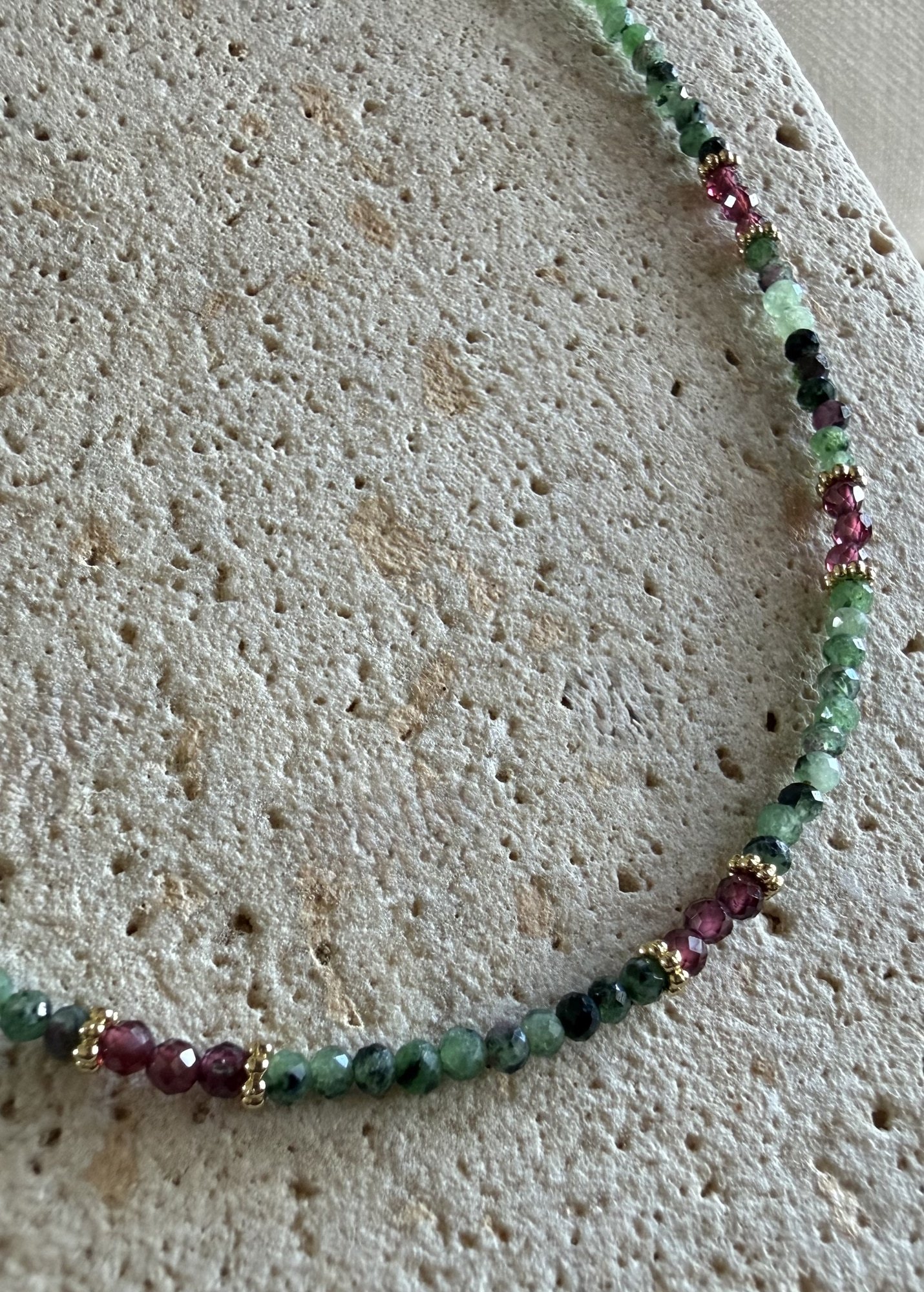 Collar OLIVA en acero y piedras naturales
