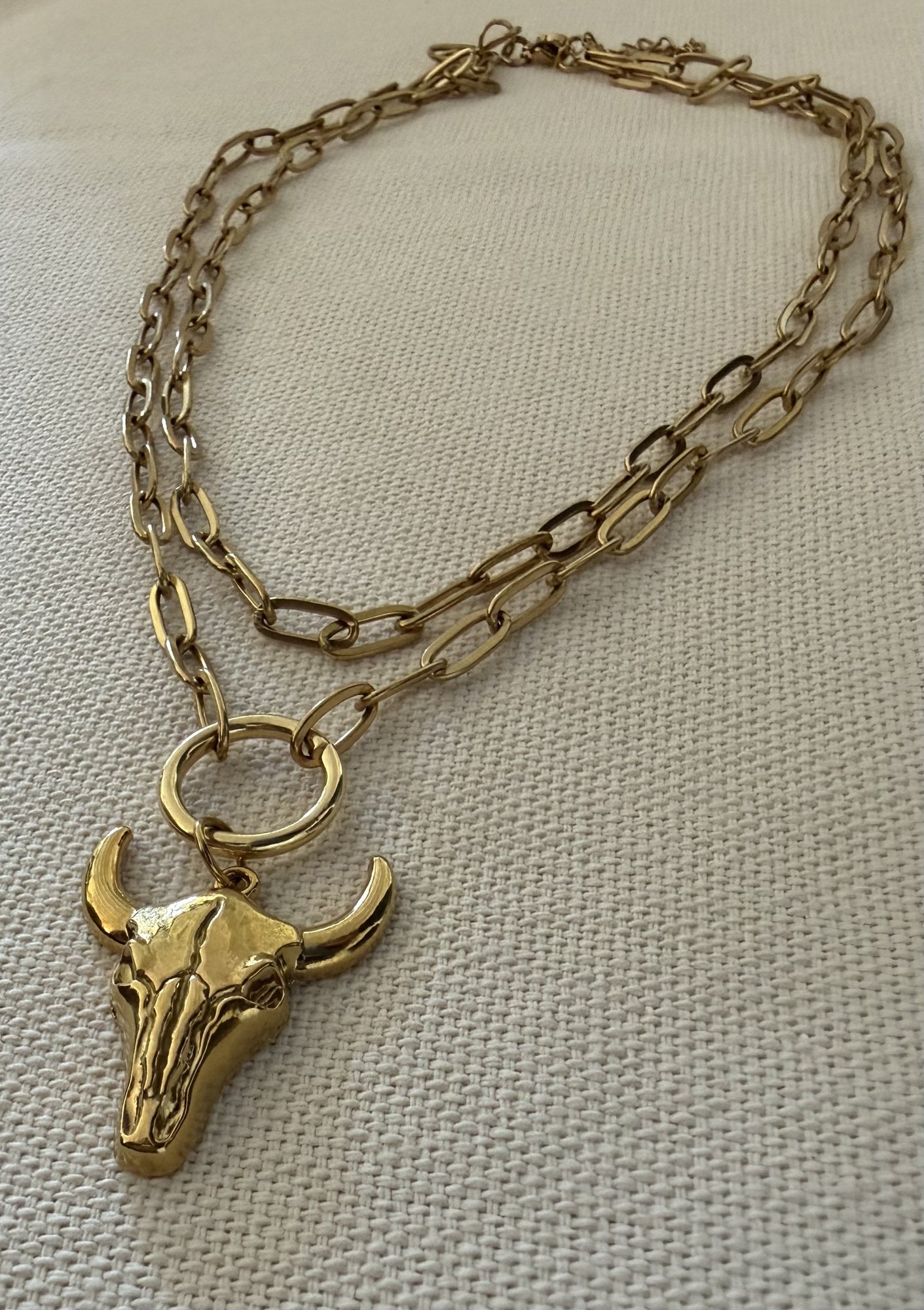 Collar BULL en acero dorado
