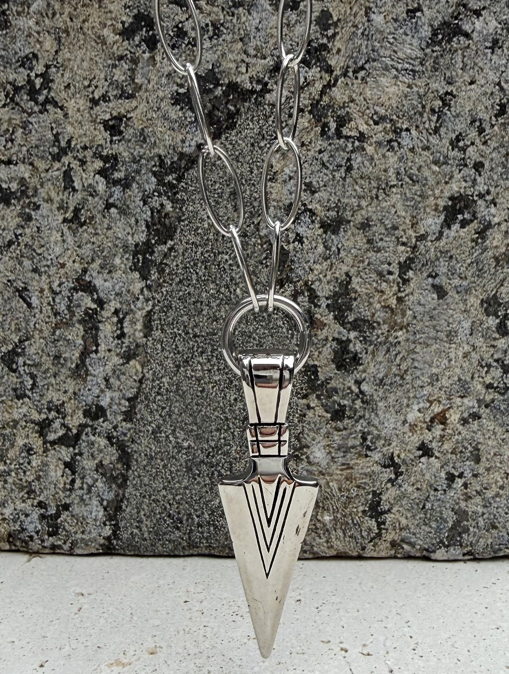 Collar SYROS en acero plateado