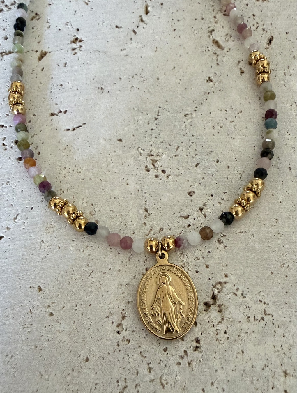 Collar FE en acero y piedras naturales