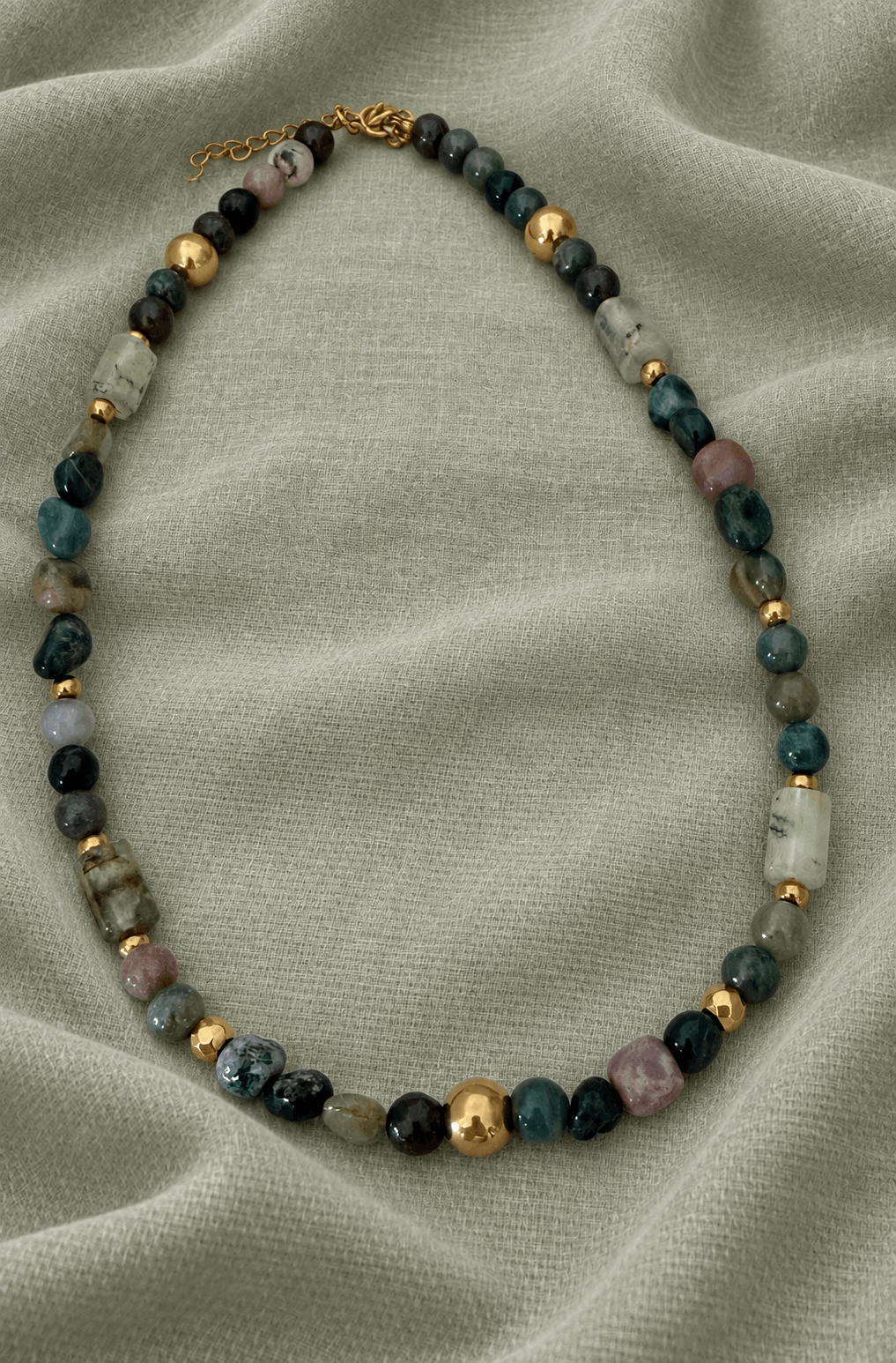 Collar BURDEOS de piedras naturales