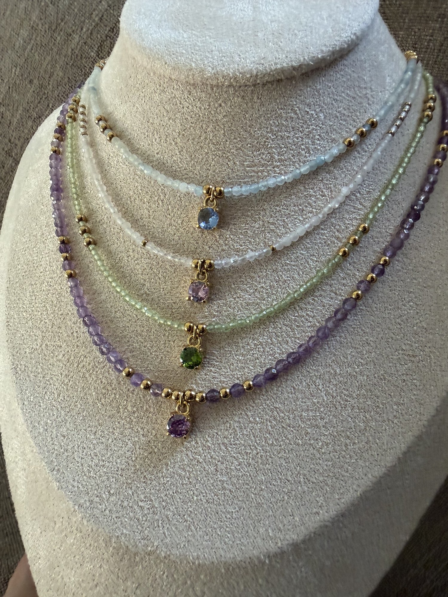 Collar VIOLETA en acero y piedras naturales