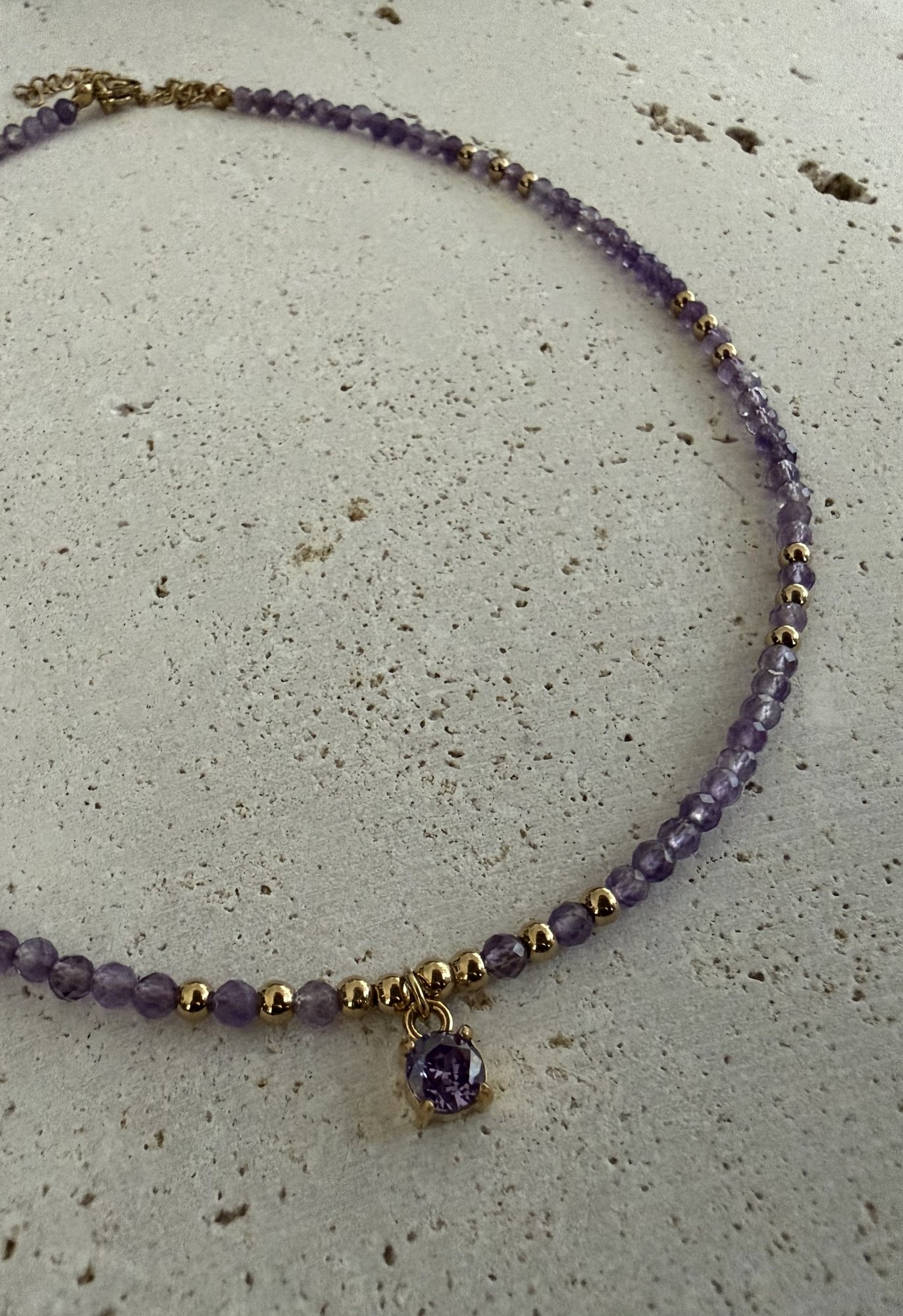 Collar VIOLETA en acero y piedras naturales