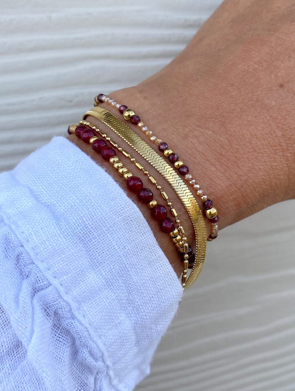 Pulsera GROSELLA en acero y piedras naturales
