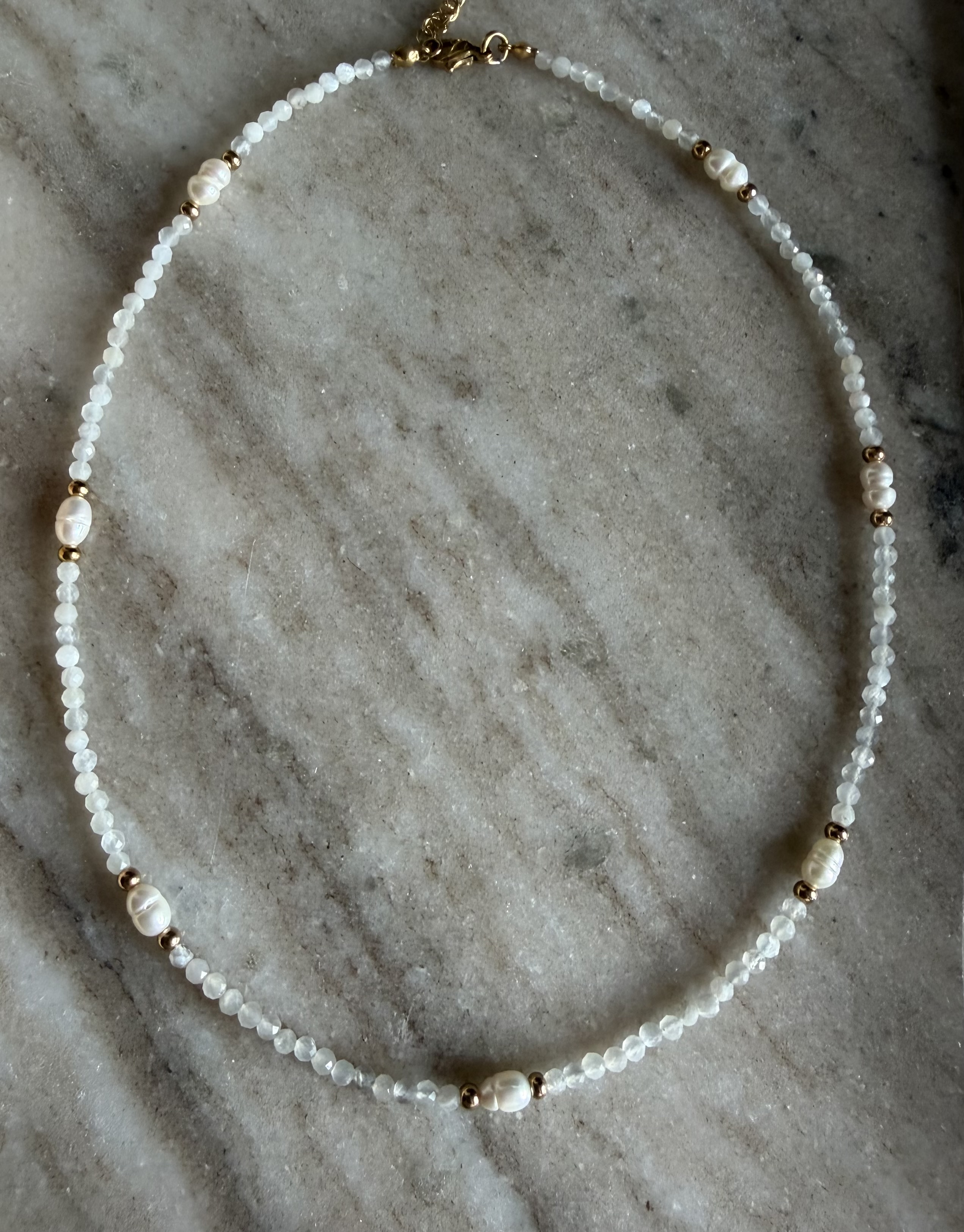 Collar RIO en acero, piedras naturales y perlas de río