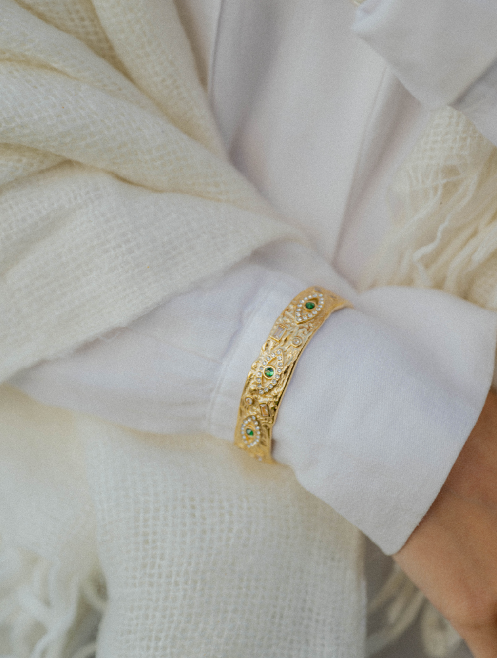 Brazalete NILO en acero y circonitas