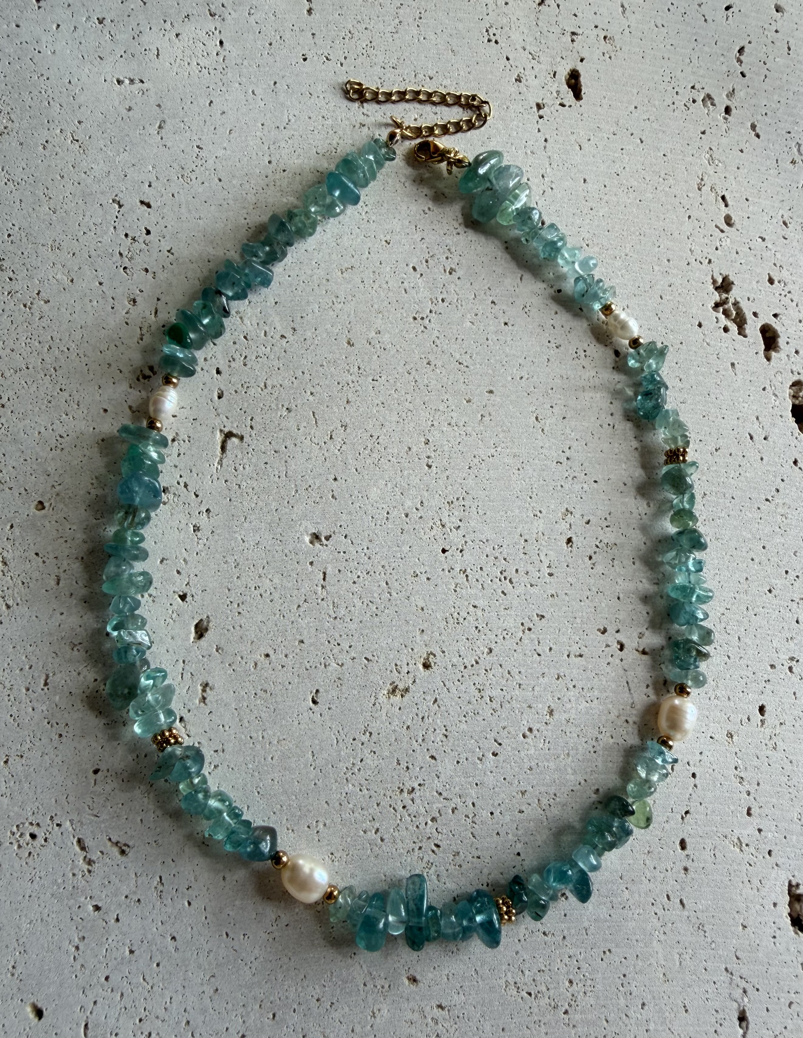 Collar MAREA en acero, piedras naturales y perlas de río