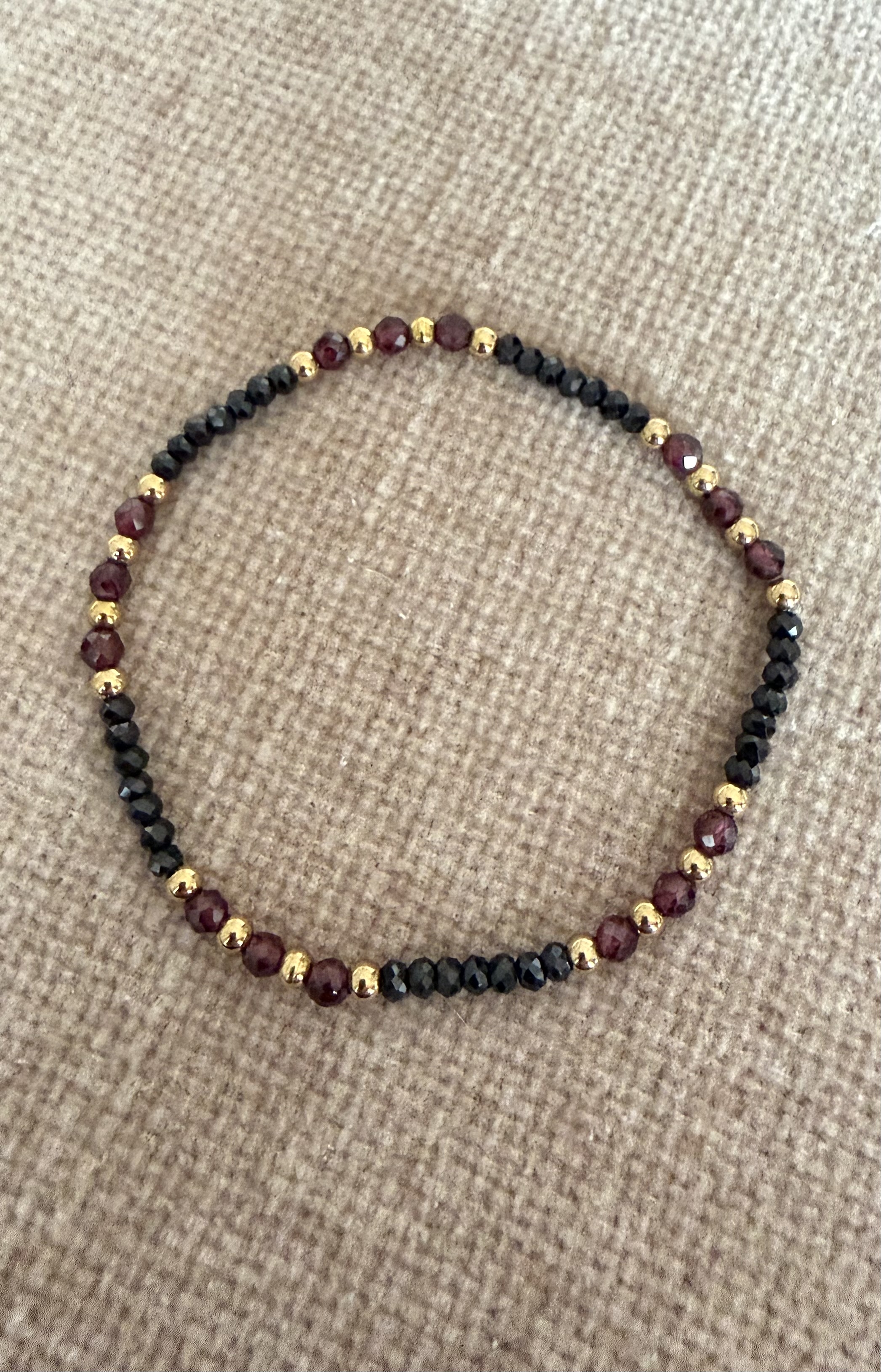 Pulsera MERLOT en acero y piedras naturales